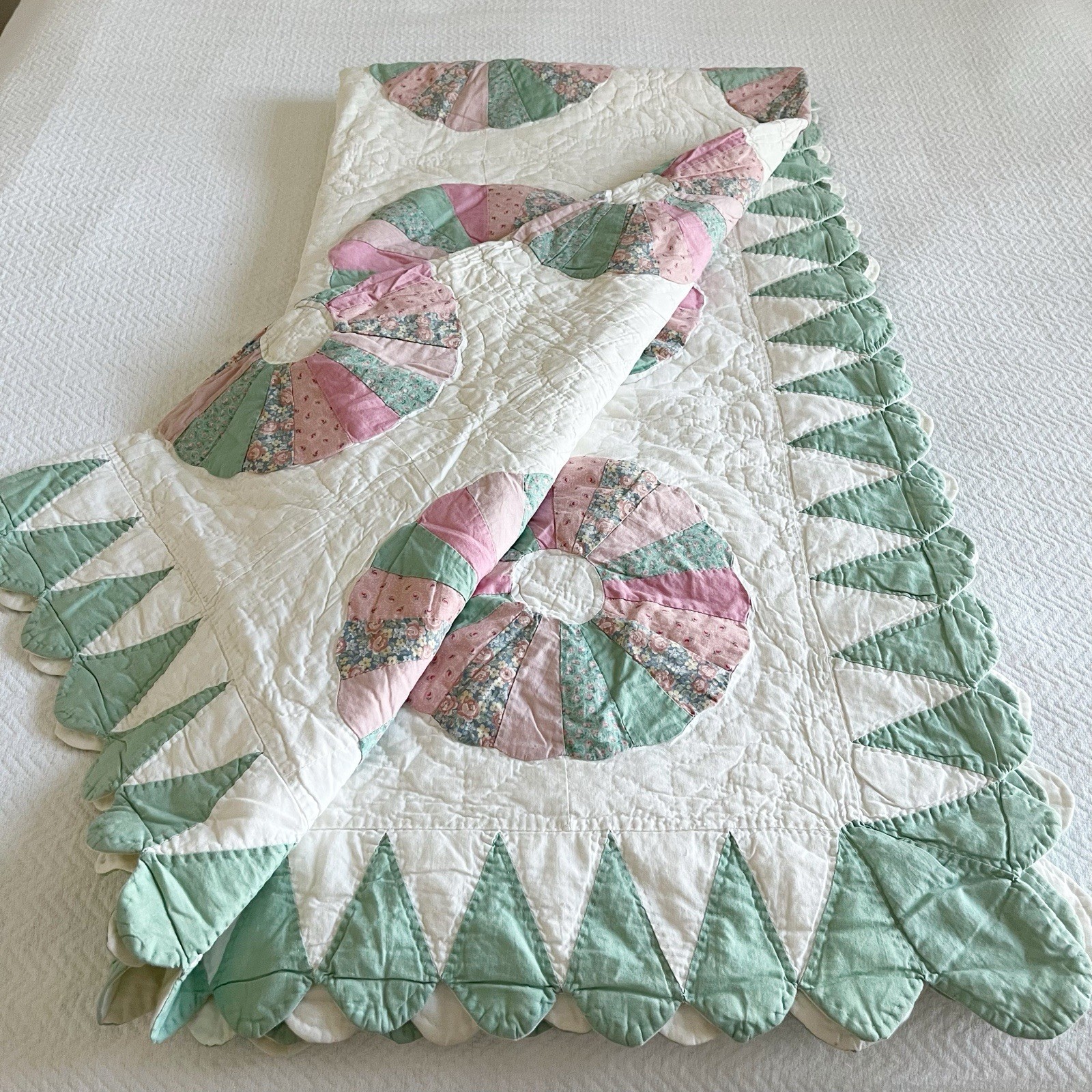 Vintage Handmade Dresden Plate Quilt, Pastel Prints, Scalloped Edge Vintage Handmade Dresden Plate Quilt, Pastel Prints, Scalloped Edge