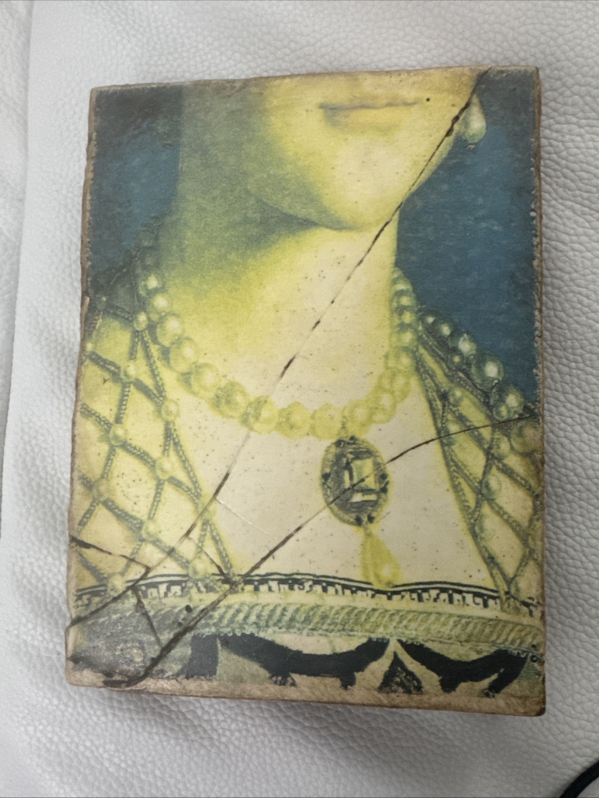 SID DICKENS TILE – I04 JEWELLED GOWN (RETIRED) SID DICKENS TILE – I04 JEWELLED GOWN (RETIRED)