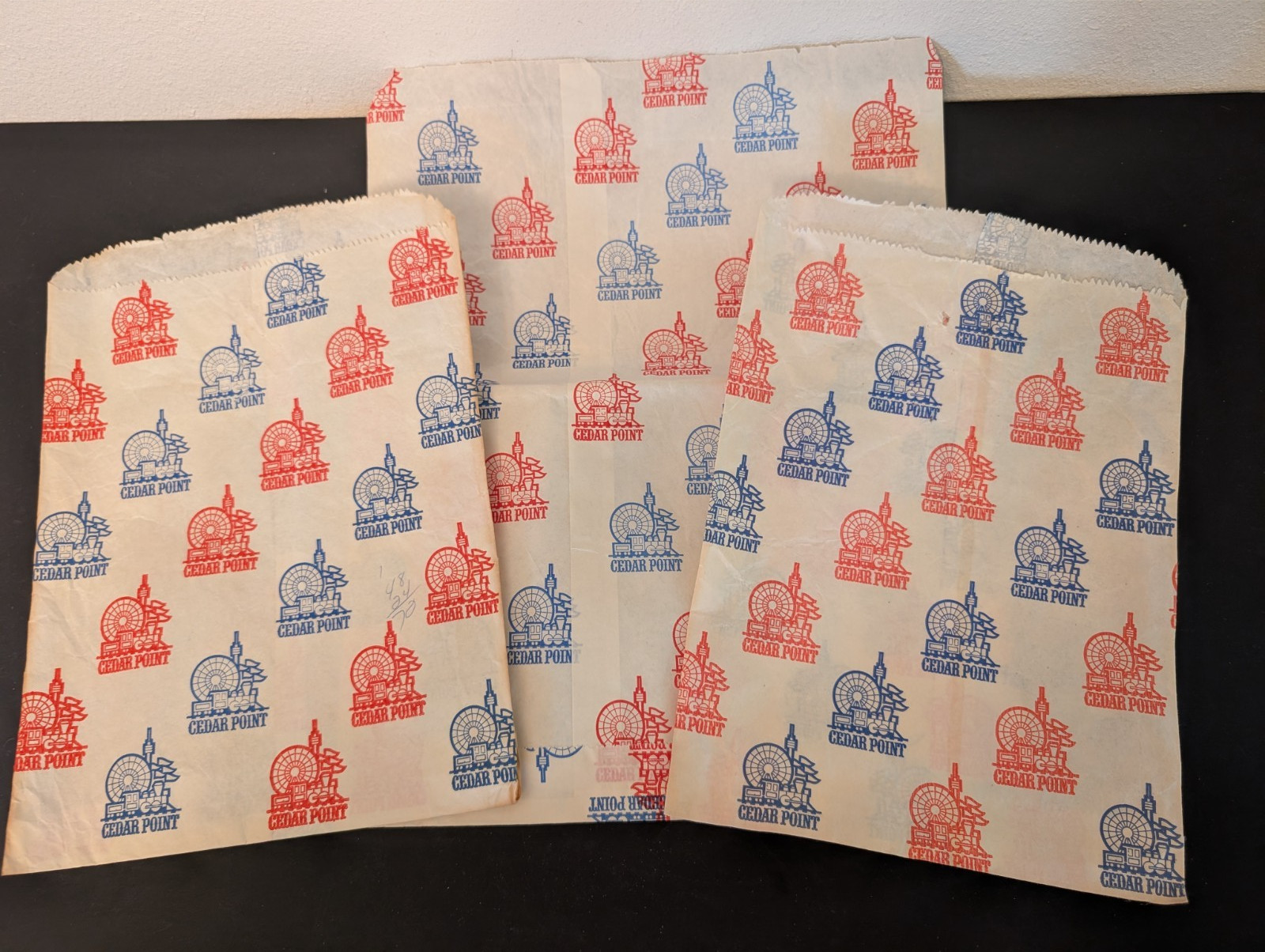 (3) Vtg Cedar Point Souvenir Gift Shop thin Paper Bags (2) 8\ (3) Vtg Cedar Point Souvenir Gift Shop thin Paper Bags (2) 8\