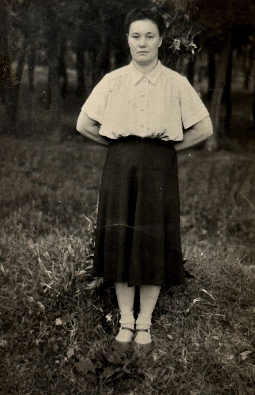 Young Woman Posing Leaning Tree 1950s Soviet Vtg Snapshot Photo B&W Original Young Woman Posing Leaning Tree 1950s Soviet Vtg Snapshot Photo B&W Original