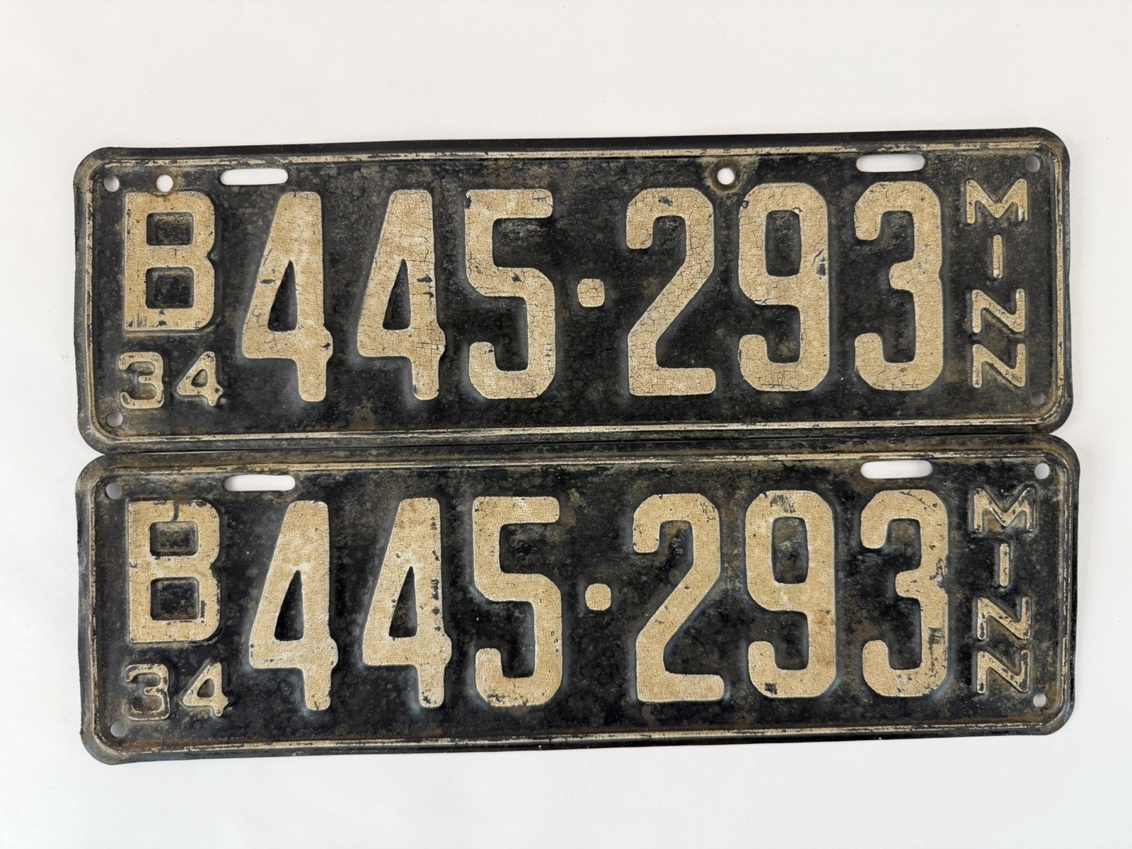 Vintage 1934 Minnesota License Plate Original Paint Matching Pair Set Vintage 1934 Minnesota License Plate Original Paint Matching Pair Set