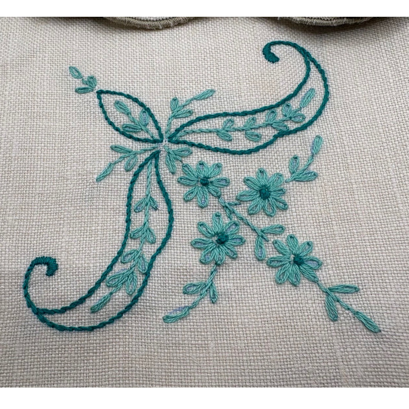Vintage Hand Embroidered Linen Napkins Set of 4 Scallop Floral Teal Cream 16x16