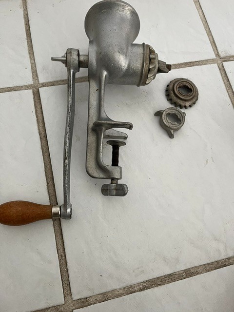 Vintage Universal No 2 Food Chopper Meat Grinder Hand Crank CastIron Wood Handle Vintage Universal No 2 Food Chopper Meat Grinder Hand Crank CastIron Wood Handle
