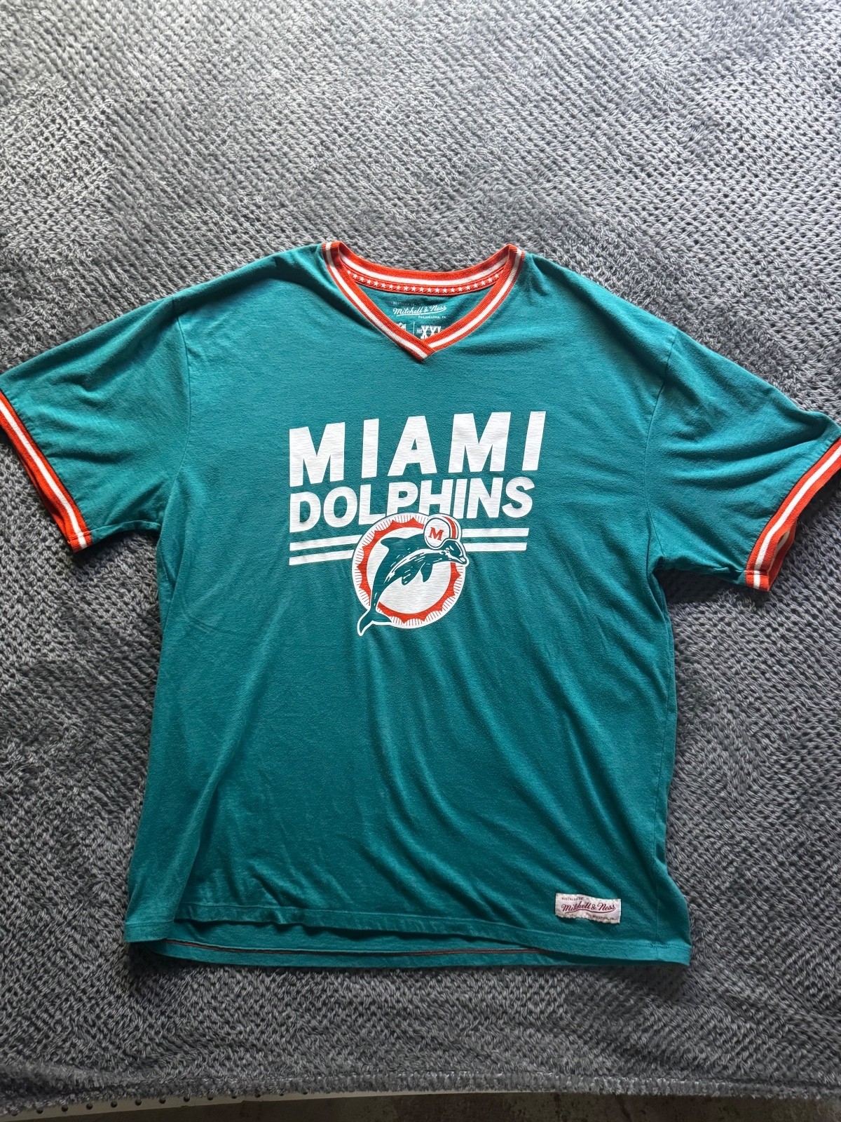 Miami Dolphins men’s XXL T-shirt, Mitchell and Ness 629 Miami Dolphins men’s XXL T-shirt, Mitchell and Ness 629
