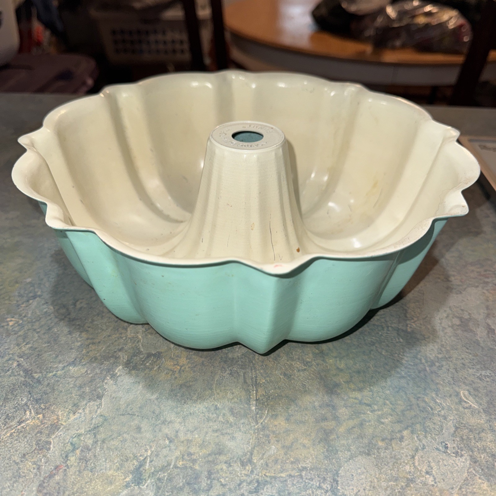 Vintage Green Aluminium Fluted Tube Mold Bundt Cake Pan 10 Vintage Green Aluminium Fluted Tube Mold Bundt Cake Pan 10