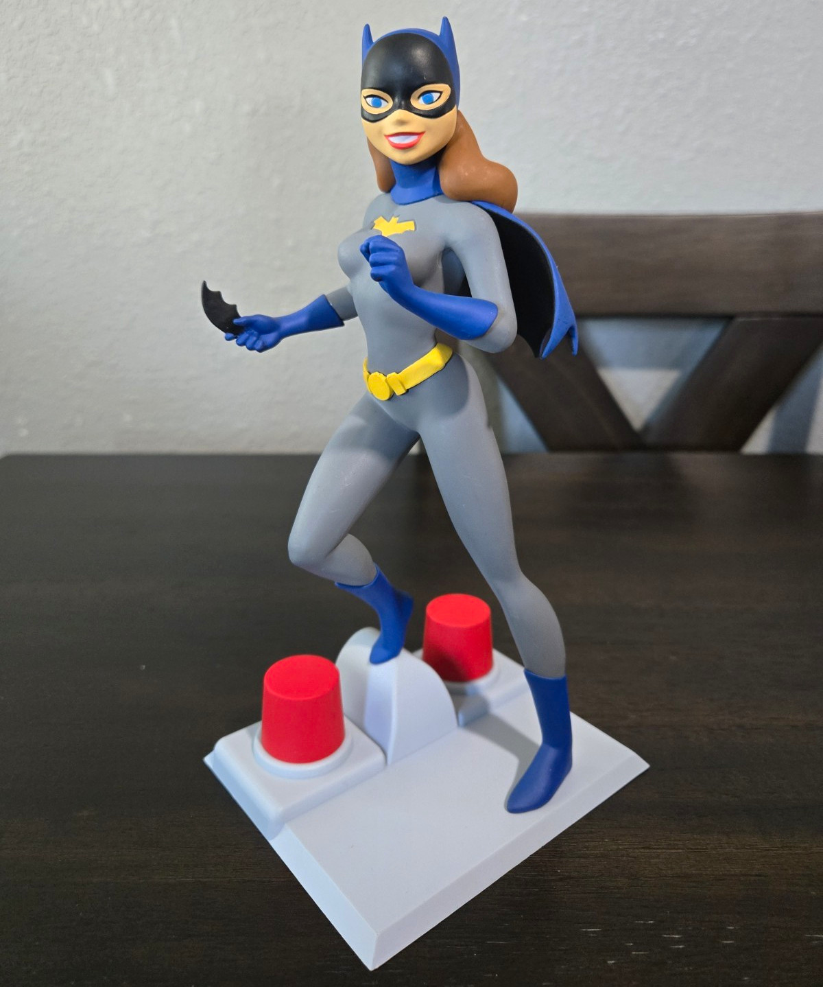 Diamond Select Batman The Animated Series BTAS Femme Fatales Batgirl Statue Diamond Select Batman The Animated Series BTAS Femme Fatales Batgirl Statue
