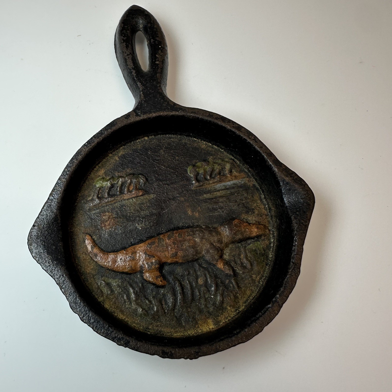 Small Miniature Cast Iron Skillet Embossed Alligator in Swamp w/ Palm Trees 4”