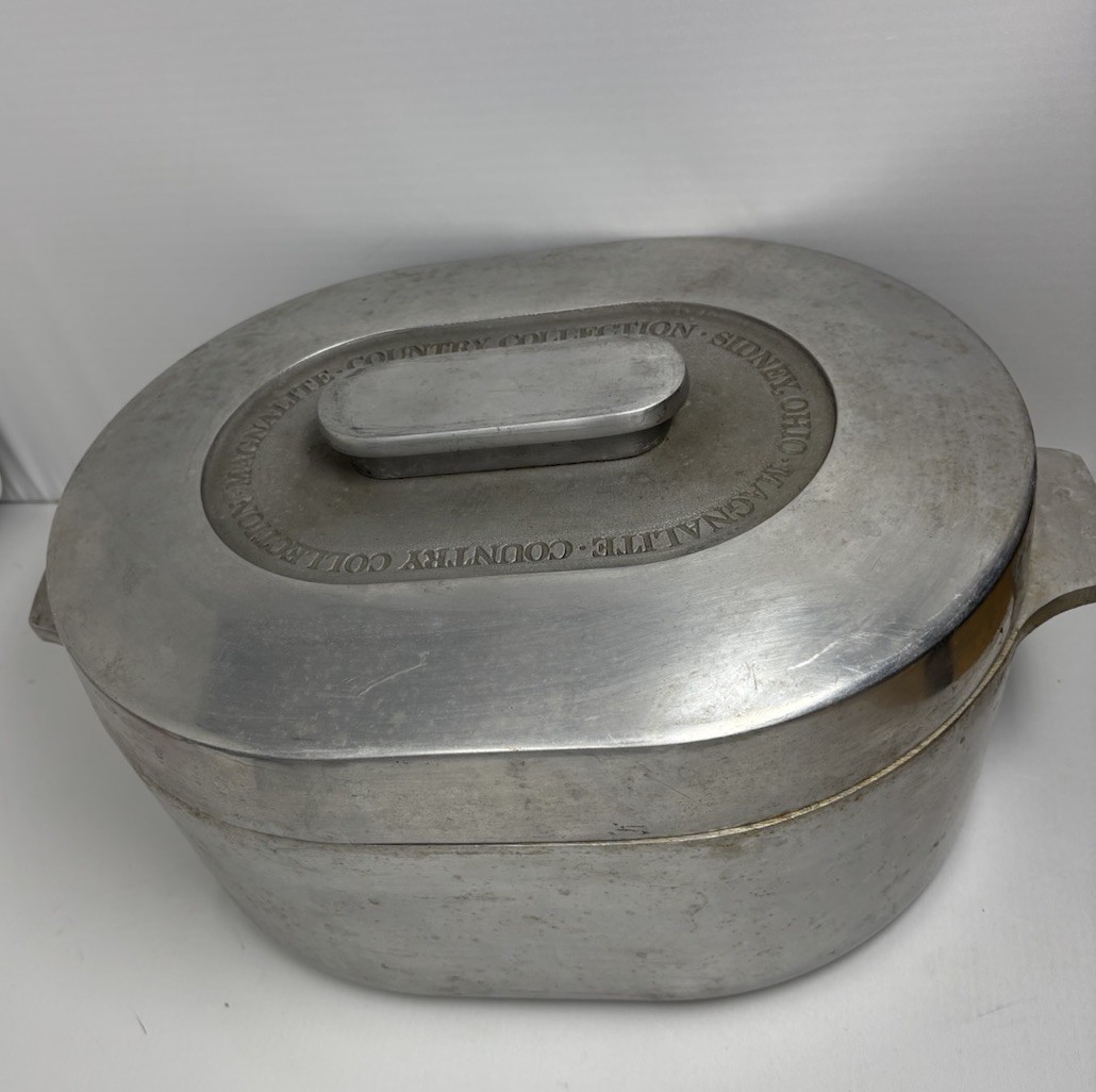 VTG Magnalite GHC Country Collection Aluminum 12” Dutch Oven Roaster W/ Lid 5265 VTG Magnalite GHC Country Collection Aluminum 12” Dutch Oven Roaster W/ Lid 5265