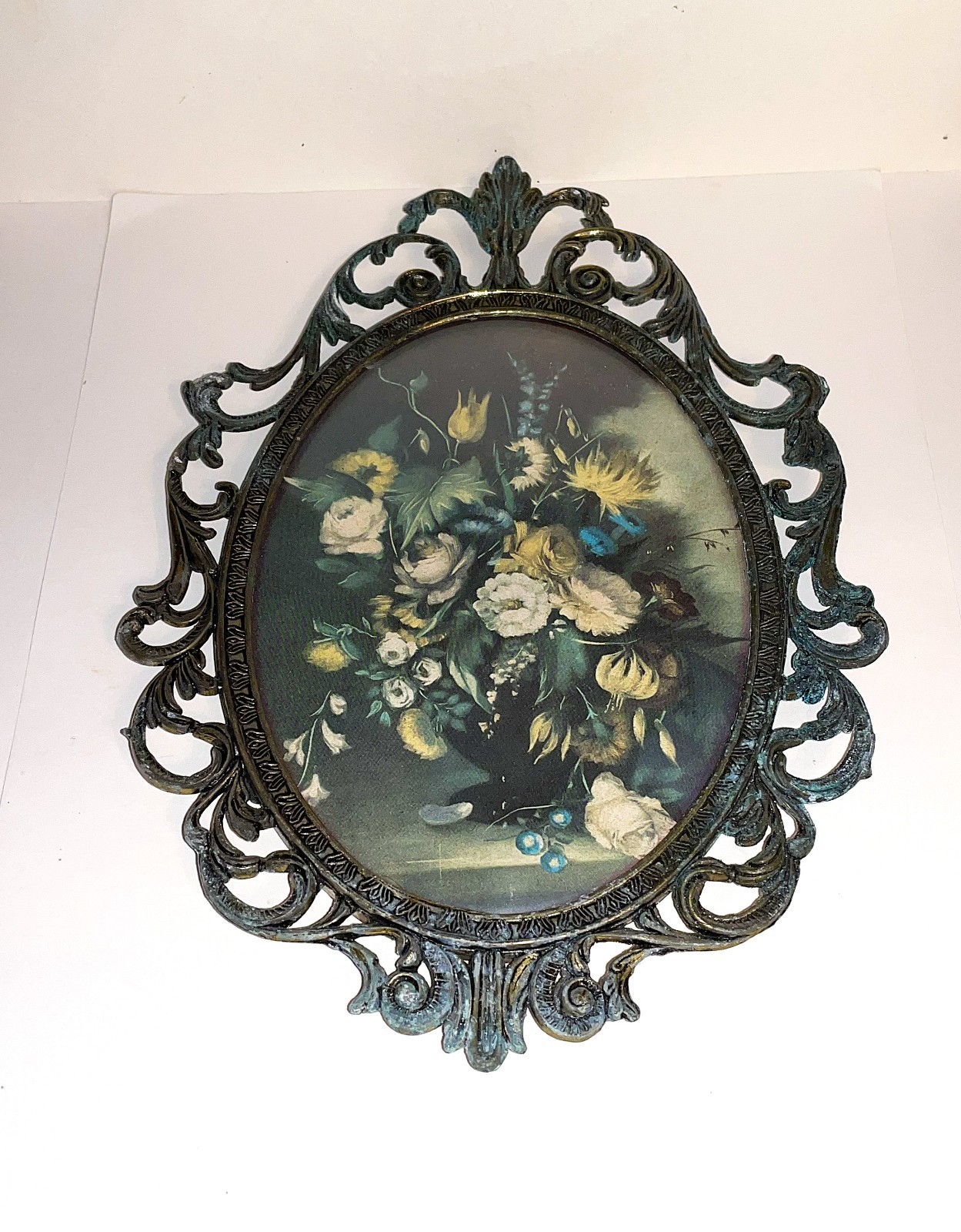 Vtg Italian Victorian Style Oval Brass Filigree Frame Floral Print Convex Glass Vtg Italian Victorian Style Oval Brass Filigree Frame Floral Print Convex Glass