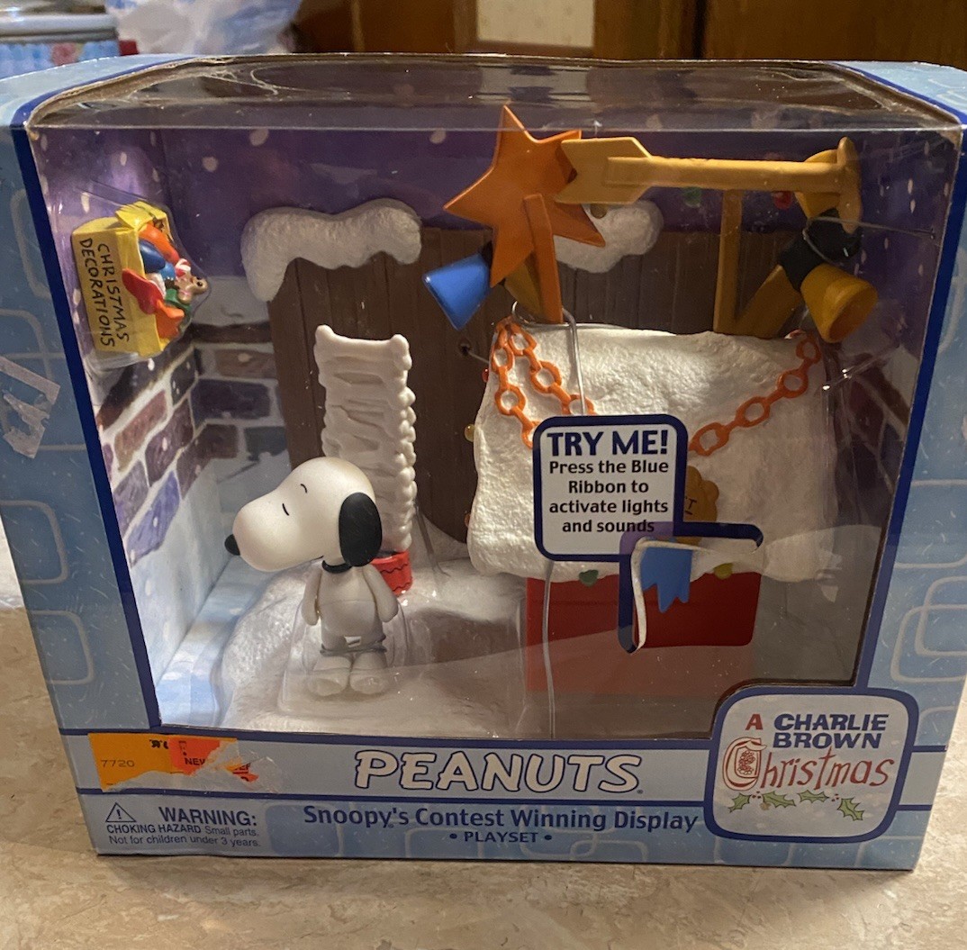 Memory Lane Peanuts Snoopy\'s Contest Winning Display Playset Lights & Sounds Memory Lane Peanuts Snoopy\'s Contest Winning Display Playset Lights & Sounds