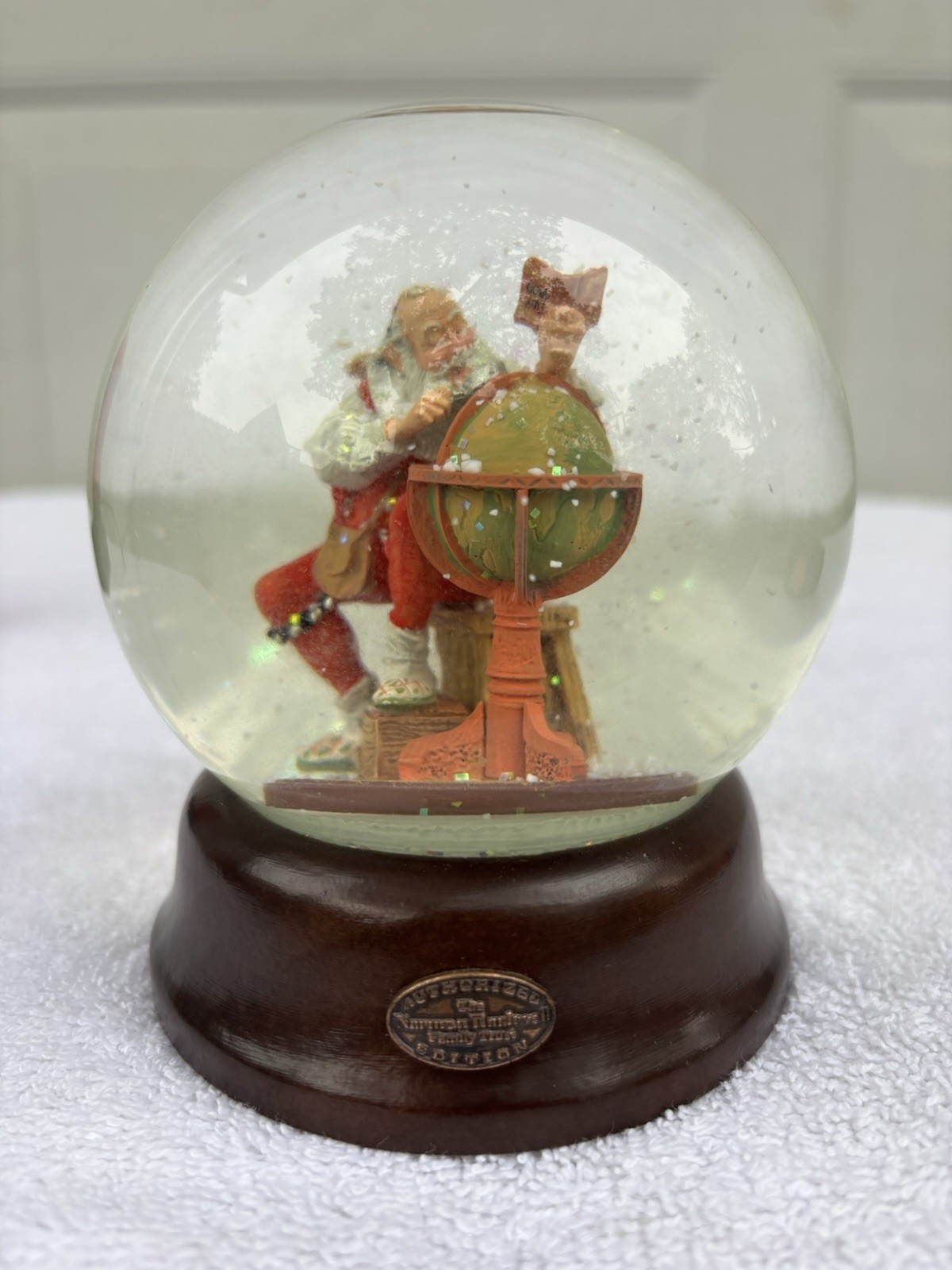 Vintage Norman Rockwell “Around The World” Snow Globe 1992 #A1253  Vintage Norman Rockwell “Around The World” Snow Globe 1992 #A1253 