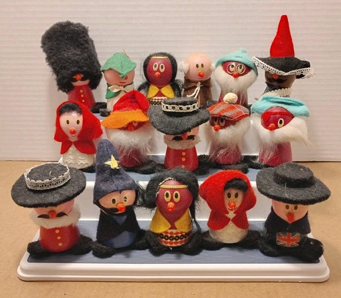 Lot of 16 Vintage KELLOGG'S CEREAL FRIENDLY FOLKS 1972 Mini People Wood & Felt Lot of 16 Vintage KELLOGG'S CEREAL FRIENDLY FOLKS 1972 Mini People Wood & Felt