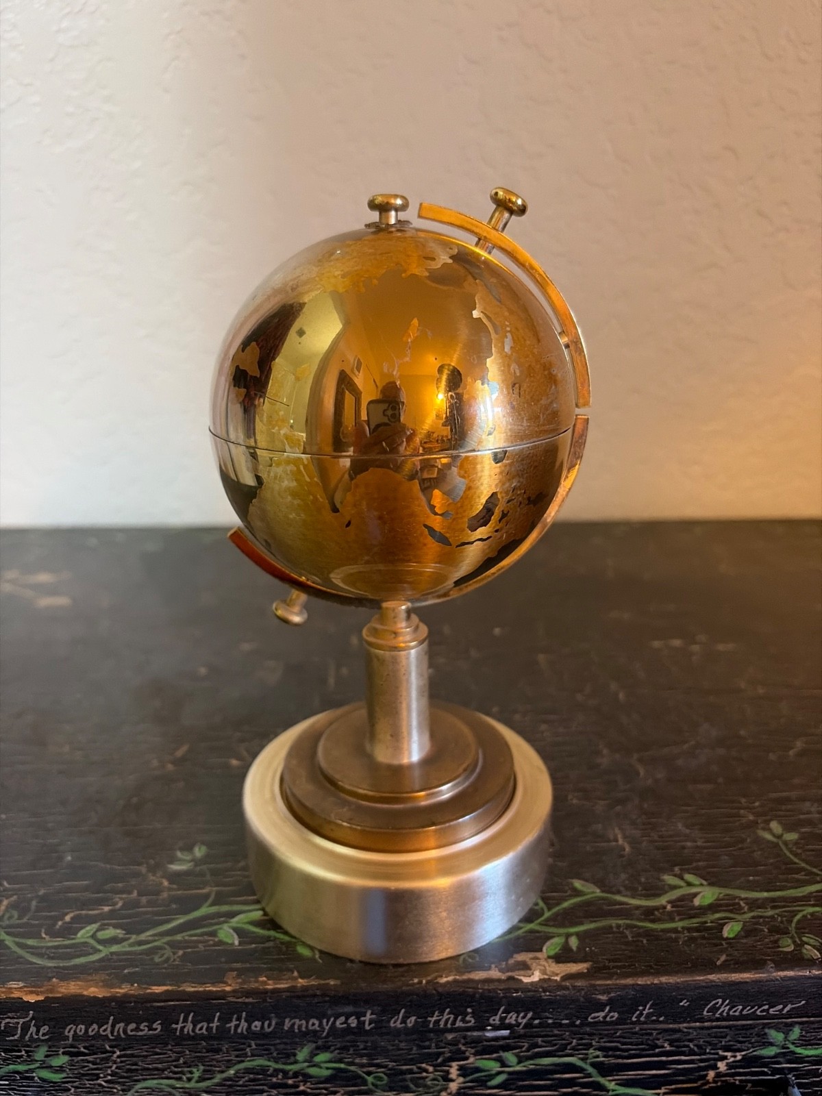 1950’s vintage Brass Globe-Shaped Cigarette Holder Case & music box 1950’s vintage Brass Globe-Shaped Cigarette Holder Case & music box