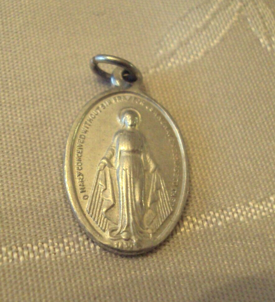 VINTAGE SILVER TONE BLESSED MOTHER MEDAL  MADE IN FRANCE  #ME
