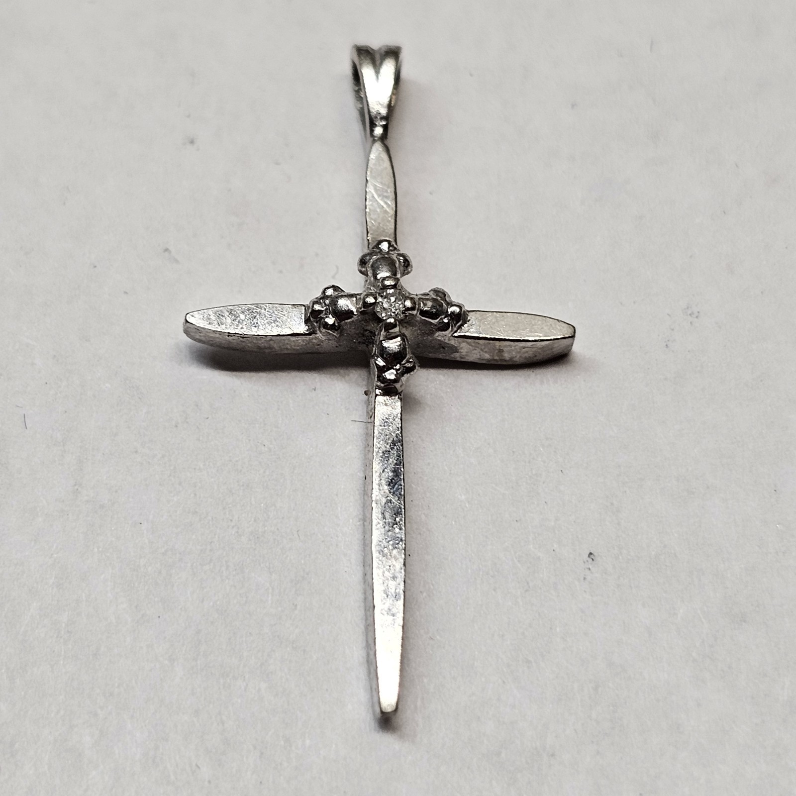 14K WHITE GOLD CROSS WITH DIAMOND ACCENT PENDANT FOR NECKLACE 1.6gr 1.25 14K WHITE GOLD CROSS WITH DIAMOND ACCENT PENDANT FOR NECKLACE 1.6gr 1.25