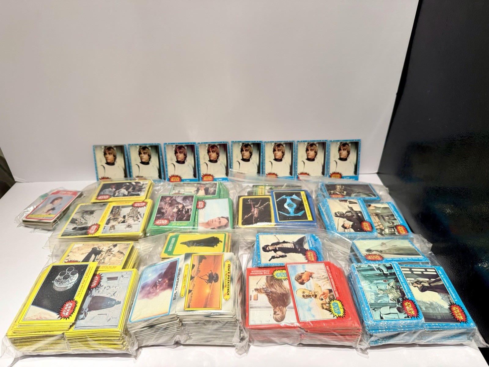 Huge Lot of Vintage Topps 1977 - Star Wars Cards Lot Of 2300 Plus Huge Lot of Vintage Topps 1977 - Star Wars Cards Lot Of 2300 Plus