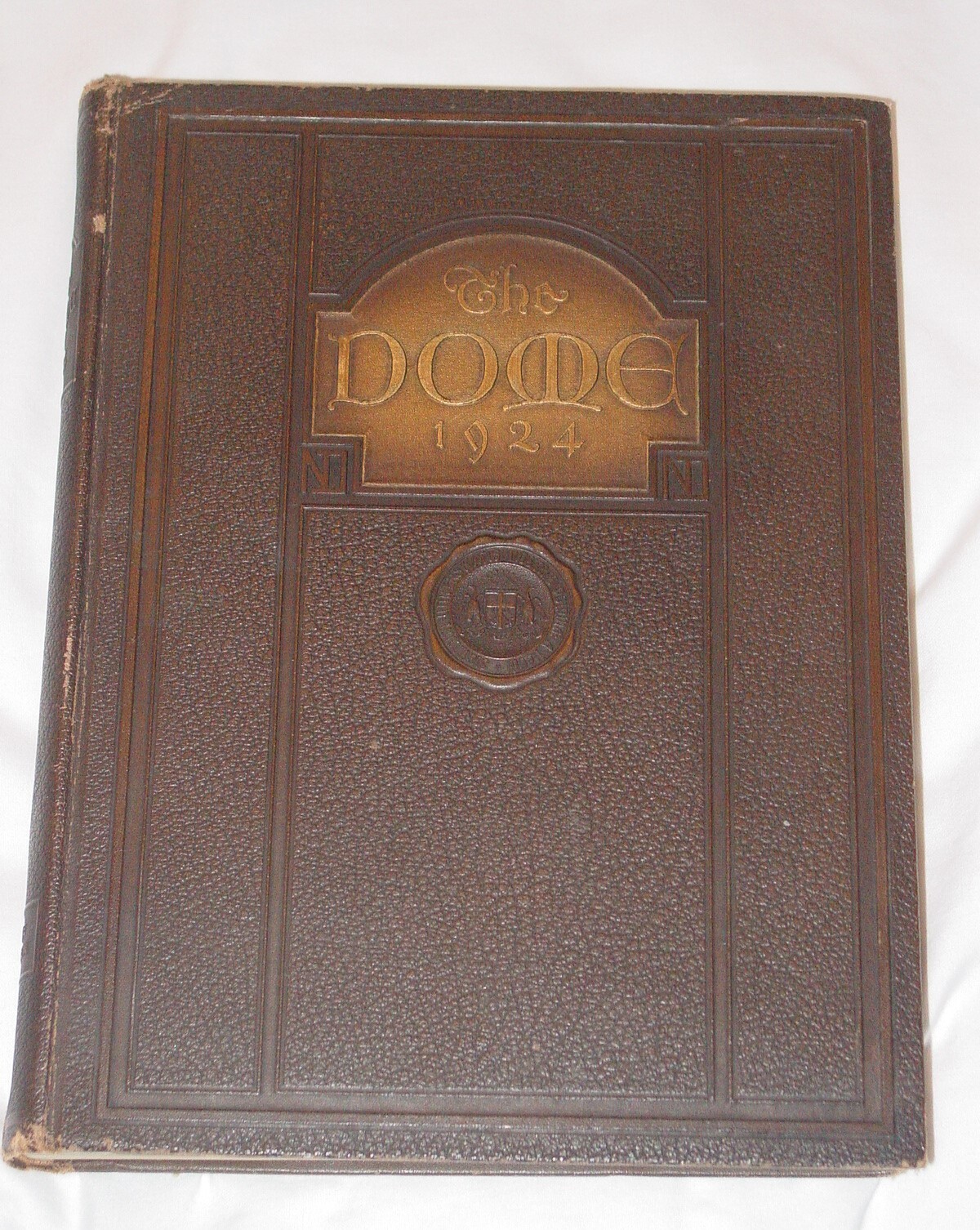 RARE 1924 NOTRE DAME YEARBOOK - THE DOME - COACH ROCKNE - FOOTBALL TEAM WENT 9-1 RARE 1924 NOTRE DAME YEARBOOK - THE DOME - COACH ROCKNE - FOOTBALL TEAM WENT 9-1