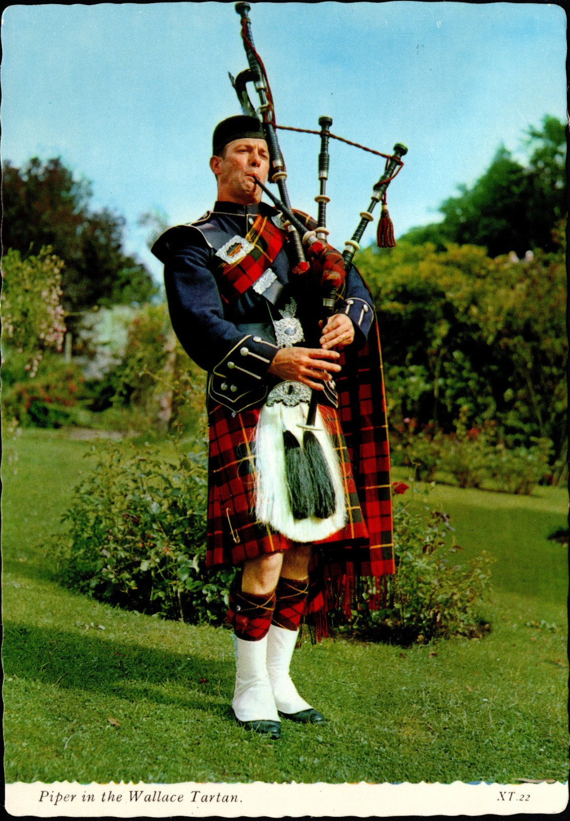 Piper in Kilt in Wallace Tartan Valentine\'s Dundee Spain ca.1960s Continental PC Piper in Kilt in Wallace Tartan Valentine\'s Dundee Spain ca.1960s Continental PC