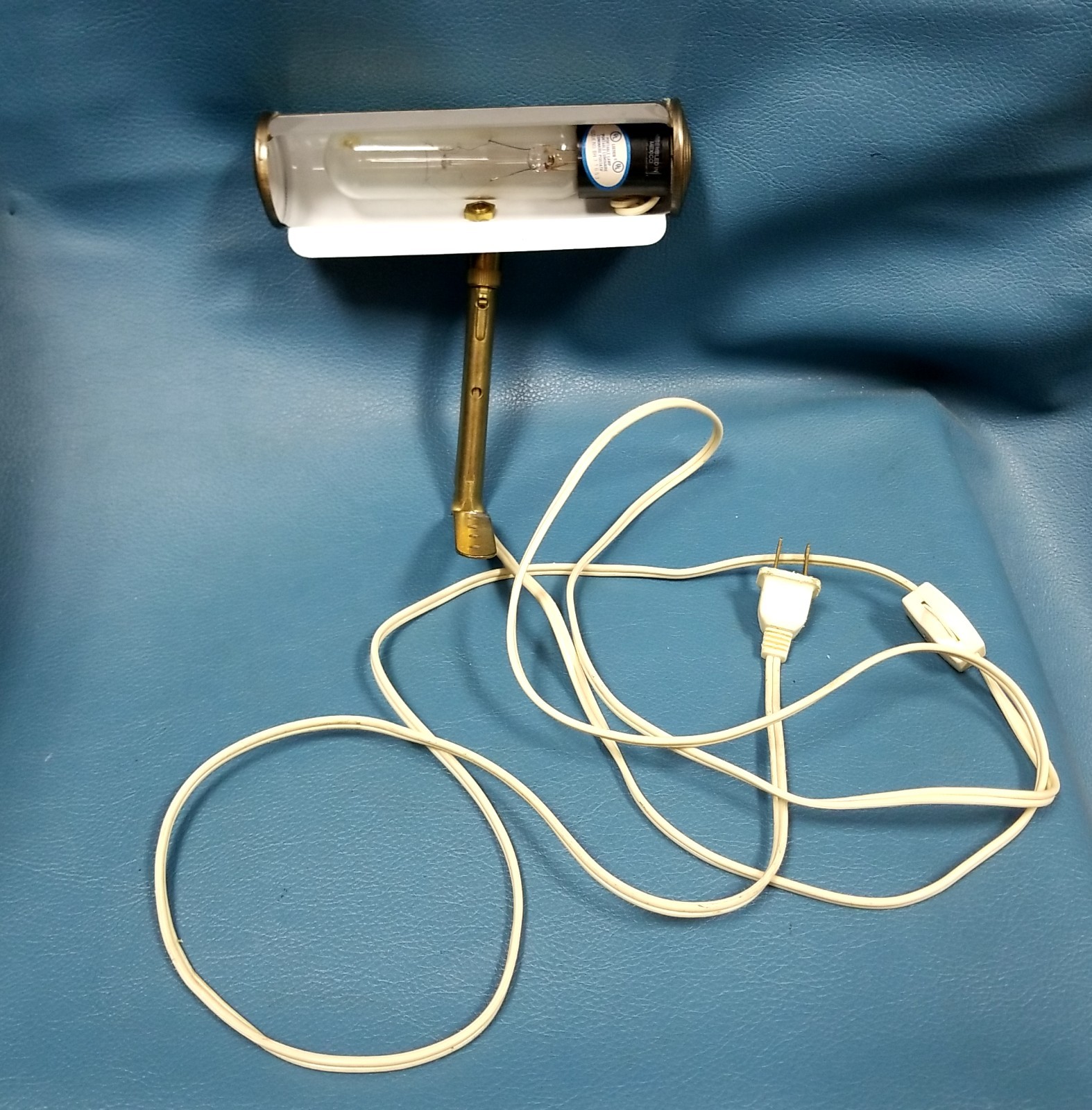 Plug-In Portable Picture / Display Lamp Brass Tone Plug-In Portable Picture / Display Lamp Brass Tone