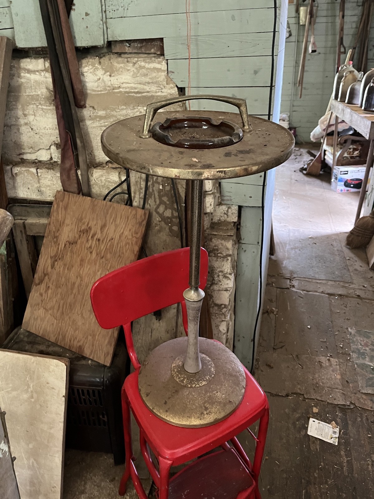 Vintage Floor Standing metal Ashtray w/ glass ashtray 27” Tall Amber Insert Vintage Floor Standing metal Ashtray w/ glass ashtray 27” Tall Amber Insert