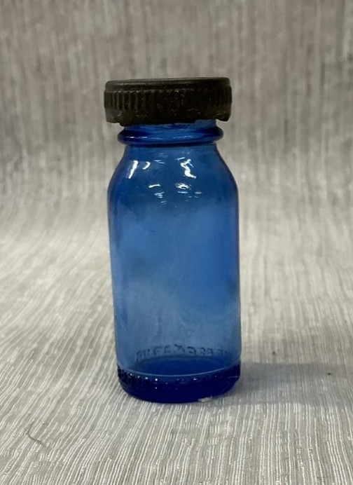 Vintage Cobalt Blue Bromo-Seltzer 19th Century Maryland Glass Company w Lid Vintage Cobalt Blue Bromo-Seltzer 19th Century Maryland Glass Company w Lid
