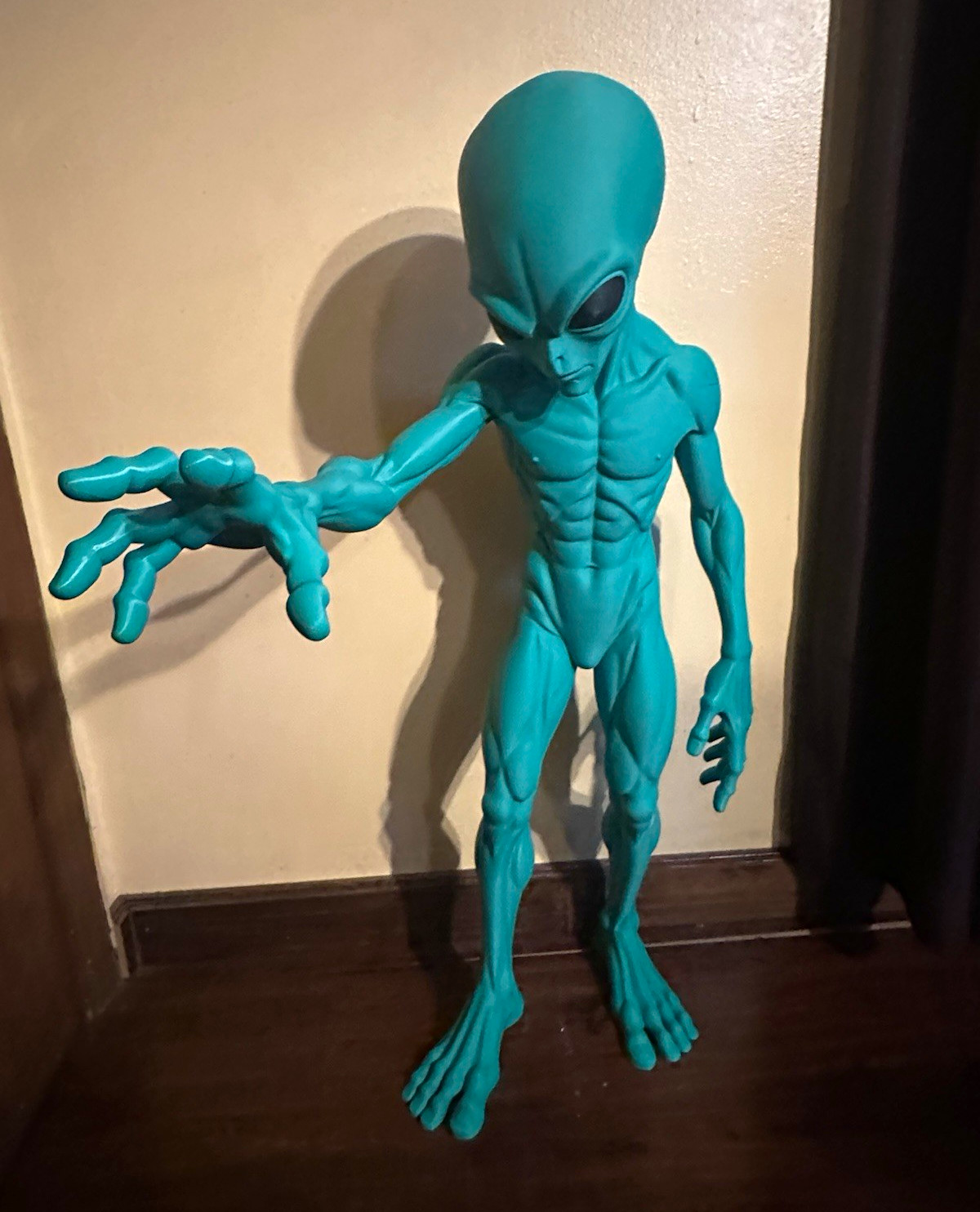 3ft tall alien collectibleGreat for game rooms/man caves/ or even your business 3ft tall alien collectibleGreat for game rooms/man caves/ or even your business