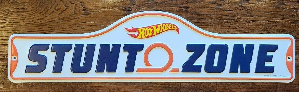 NEW Vintage Style Large Hot Wheels Logo Stunt Zone Loop Metal Street Sign Style NEW Vintage Style Large Hot Wheels Logo Stunt Zone Loop Metal Street Sign Style