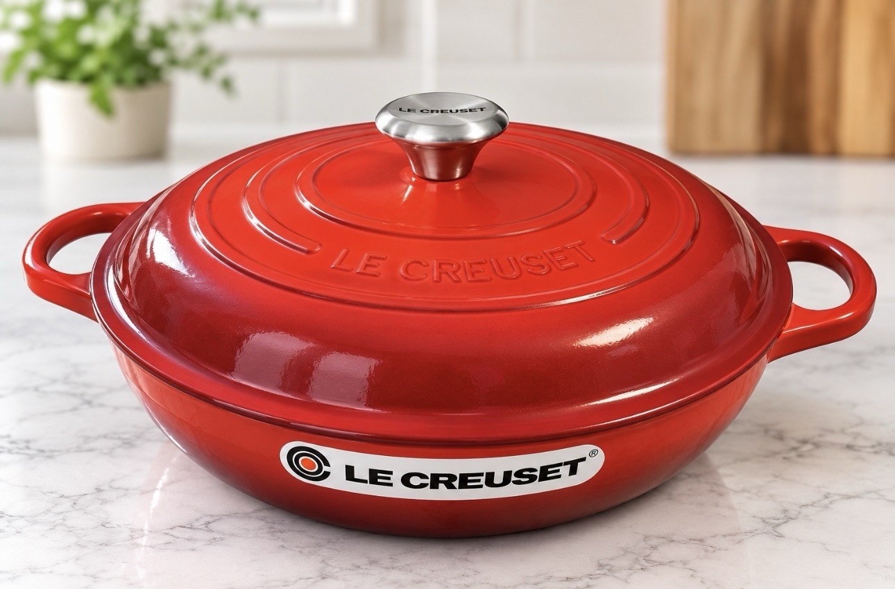 Le Creuset Signature Braiser 3.5 Qt 30cm Cerise Red NEW No Box France Le Creuset Signature Braiser 3.5 Qt 30cm Cerise Red NEW No Box France