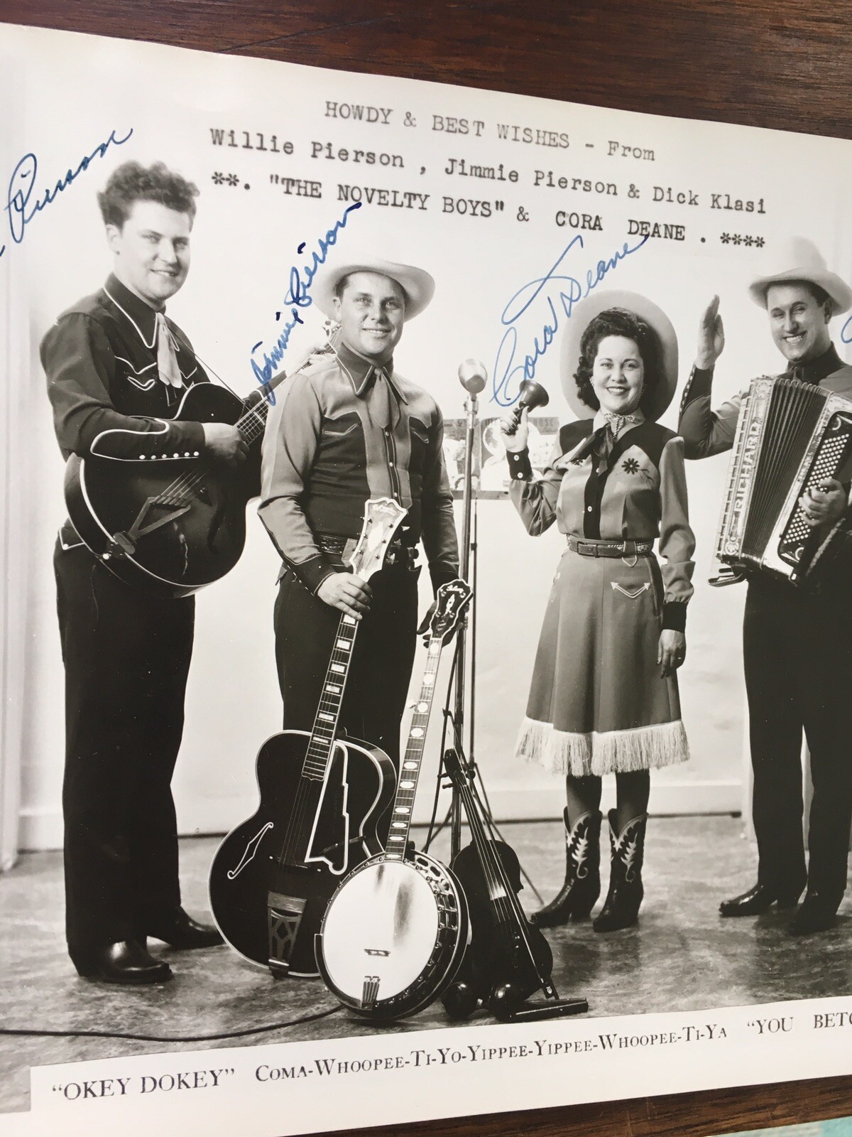 Signed The Novelty Boys Photo - Jimmie Pierson Dick Klasi Cora Deane - Nice Signed The Novelty Boys Photo - Jimmie Pierson Dick Klasi Cora Deane - Nice
