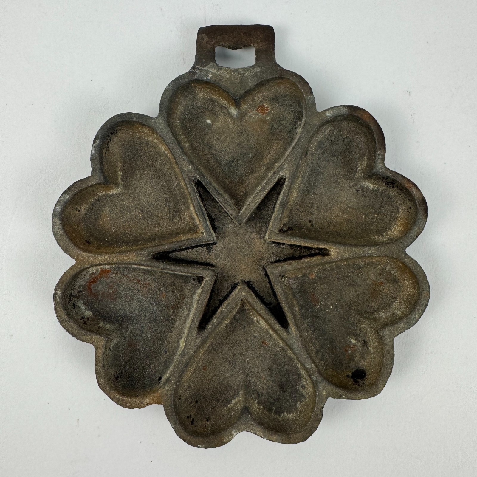 Vintage Cast Iron Baking Mold 6\ Vintage Cast Iron Baking Mold 6\