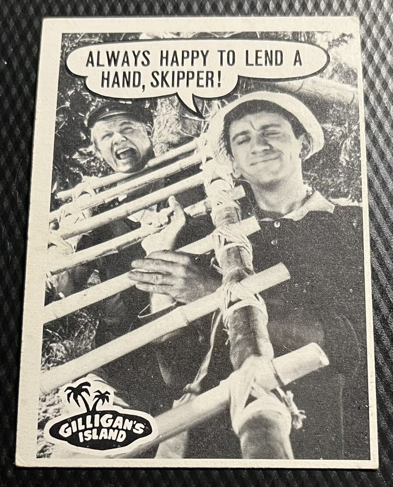 1965 Topps Gilligan's Island #14 - Always Happy 2 Lend Hand Skipper - No Creases