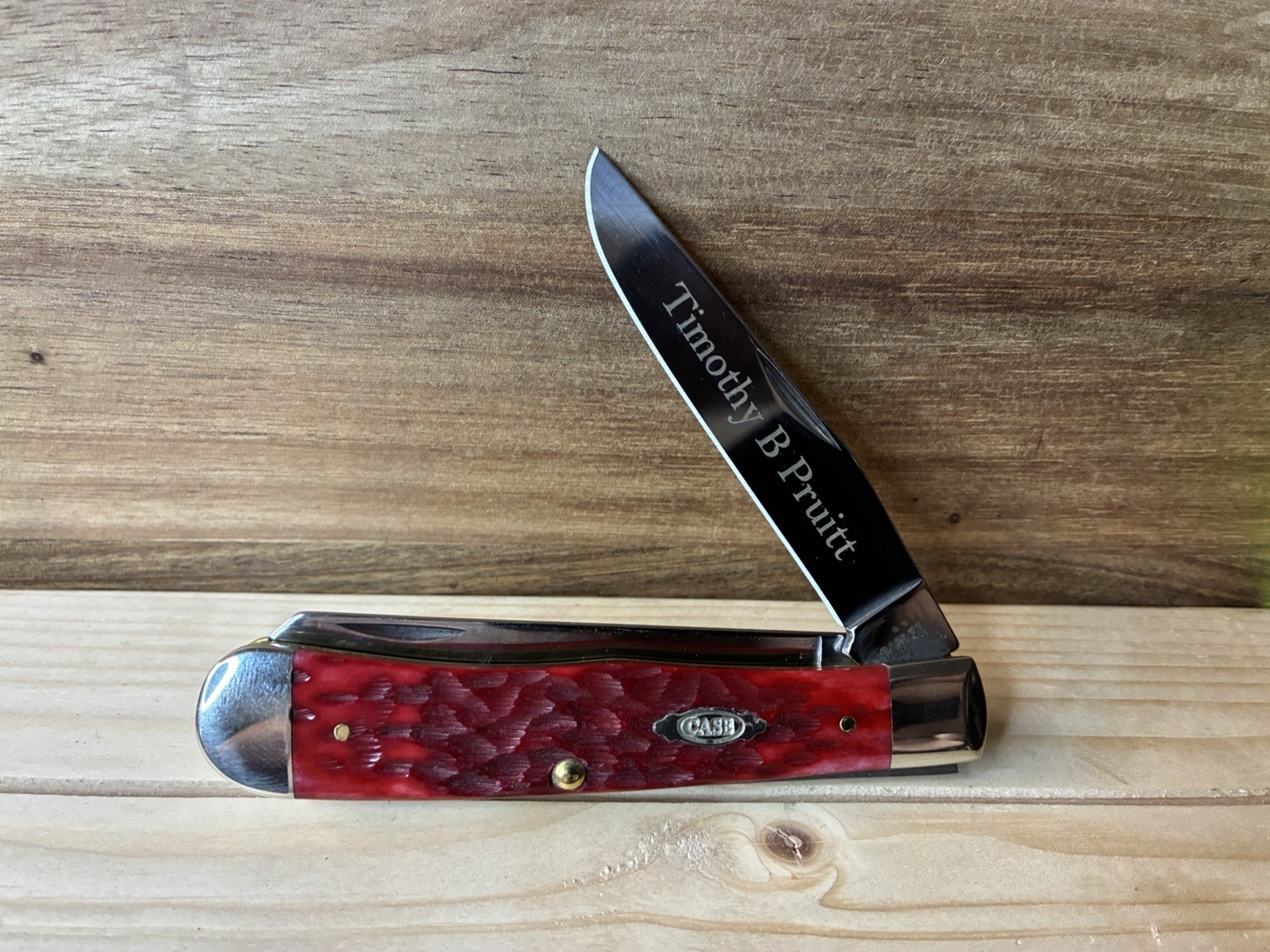 Case Trapper 2-Blade Red bone Trapper custom engraving, add your text. Case Trapper 2-Blade Red bone Trapper custom engraving, add your text.