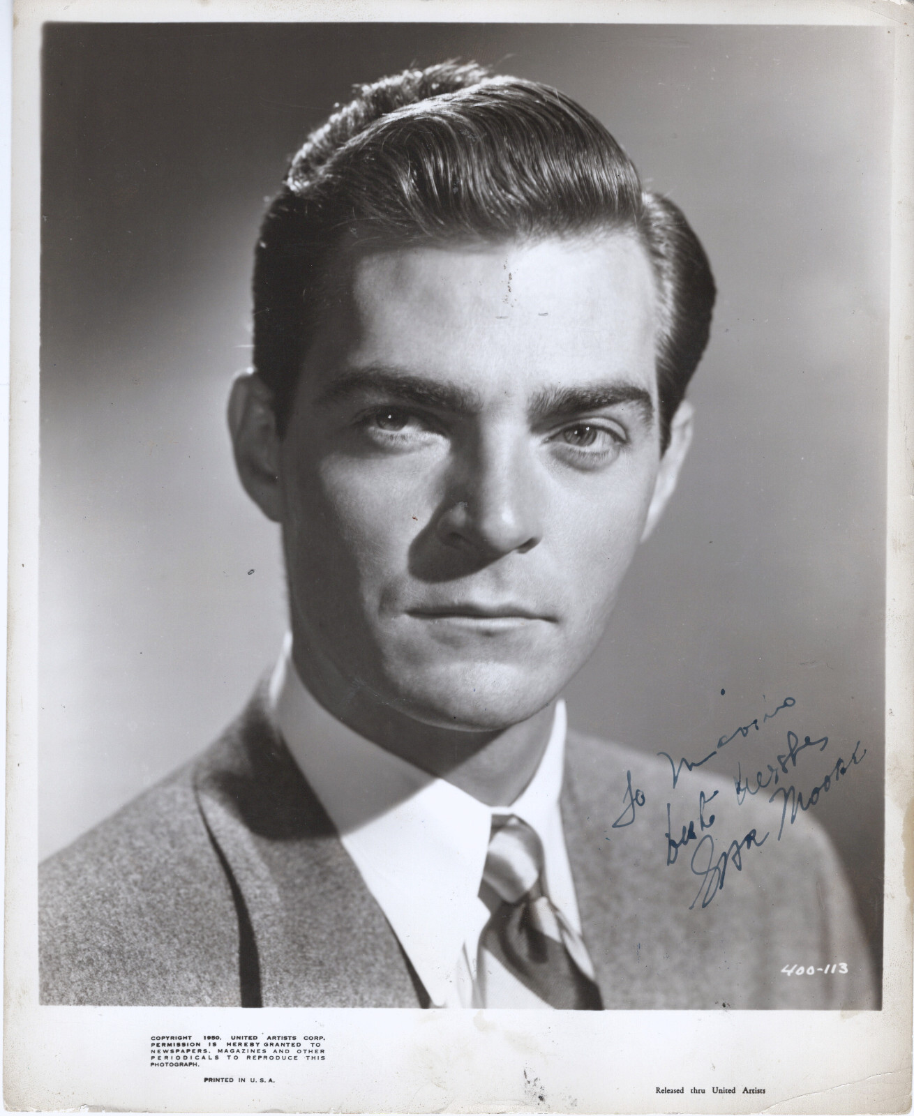 ACTOR IN ITALIAN & AMERICAN FILMS GAR MOORE, SIGNED VINTAGE STUDIO PHOTO. ACTOR IN ITALIAN & AMERICAN FILMS GAR MOORE, SIGNED VINTAGE STUDIO PHOTO.