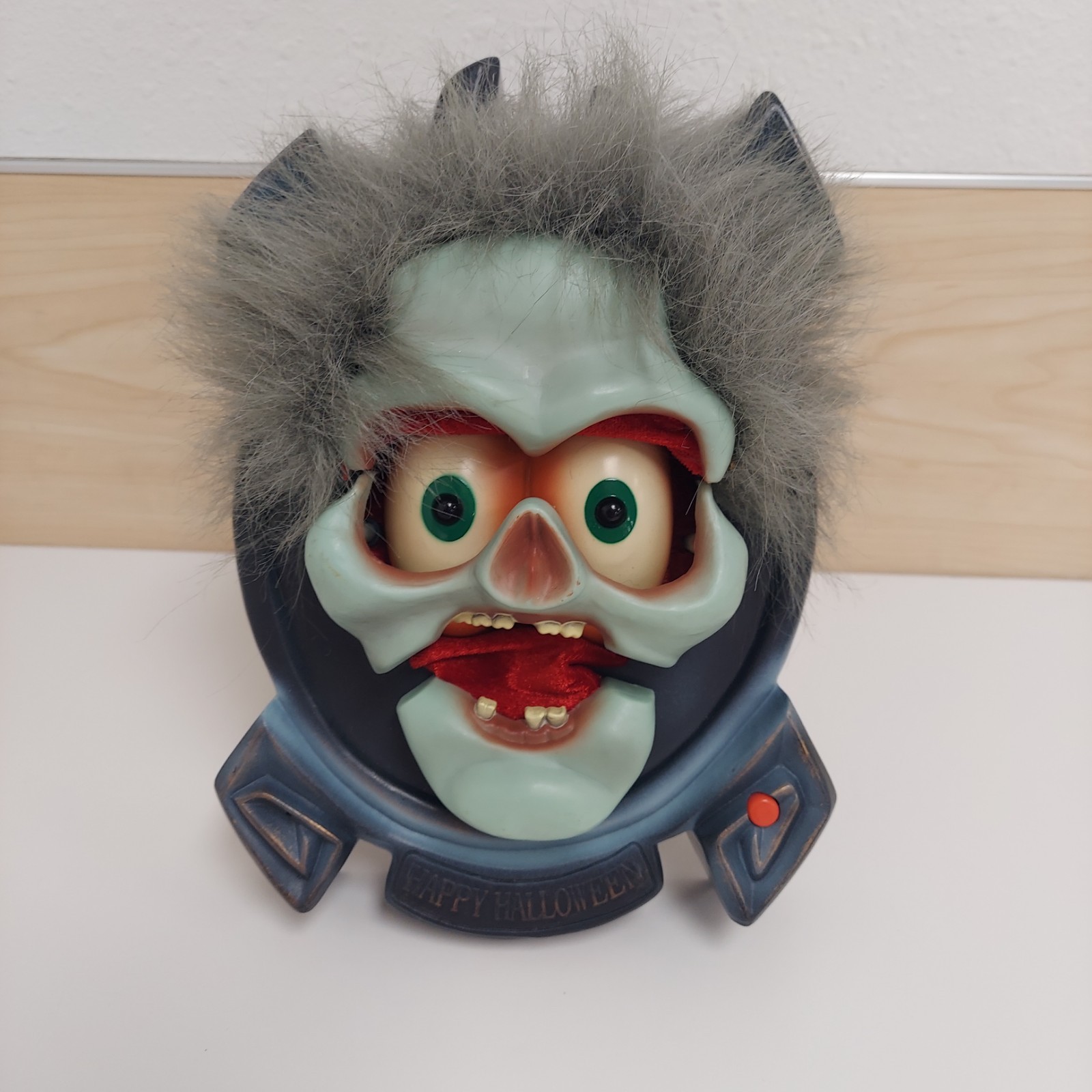 Vintage Gemmy Halloween Screamer Greeter Door Wall Hanging Animated Monster EUC Vintage Gemmy Halloween Screamer Greeter Door Wall Hanging Animated Monster EUC