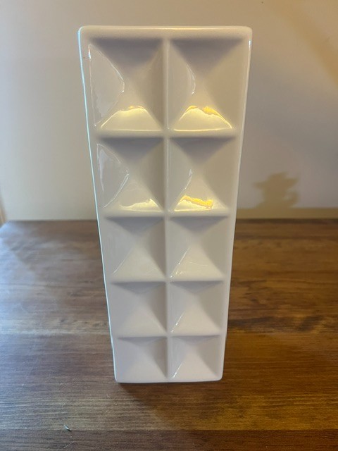 Nate Berkus Contemporary White Ceramic Square Geo Vase 2012 Nate Berkus Contemporary White Ceramic Square Geo Vase 2012