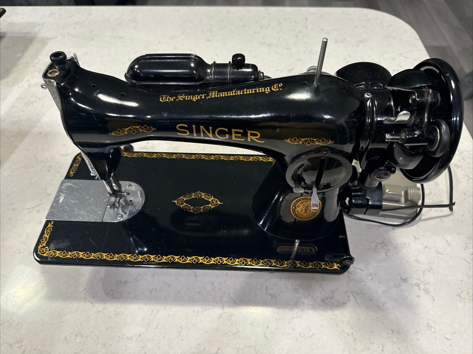 Antique Singer Sewing Machine AL212913 Needs Repaired Antique Singer Sewing Machine AL212913 Needs Repaired
