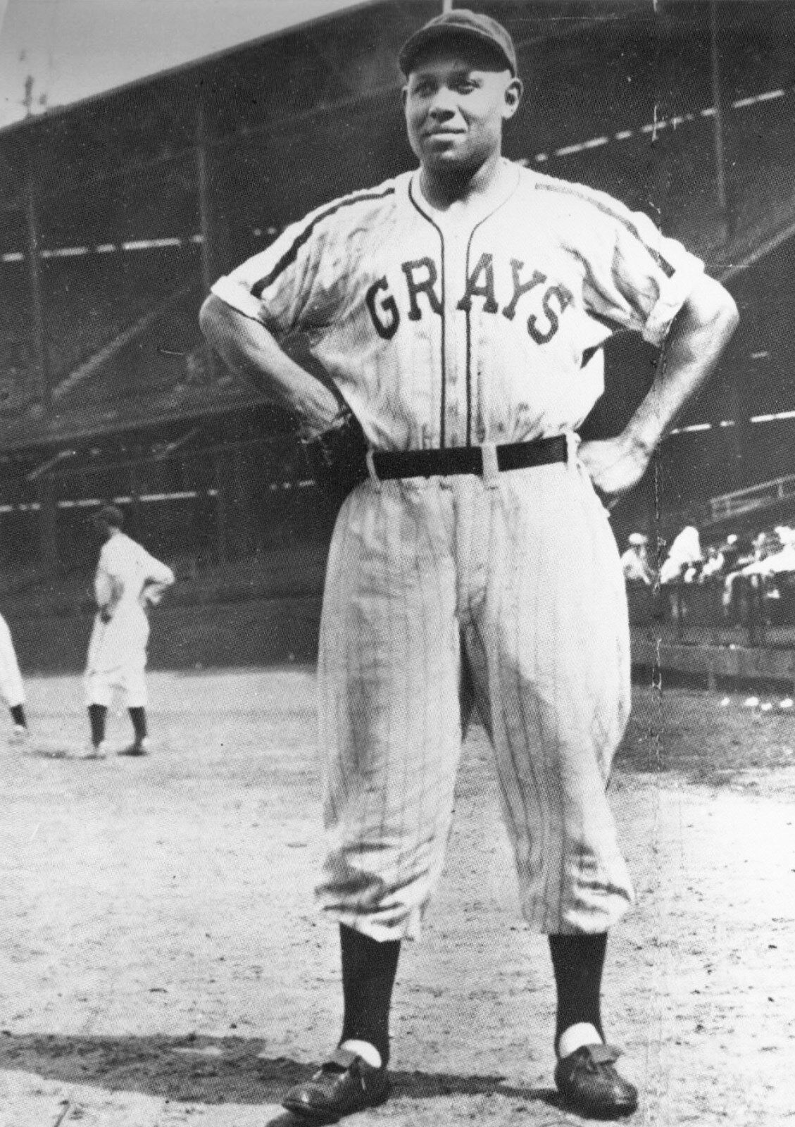 AWESOME PORTRAIT OF A HALL OF FAME GREAT BUCK LEONARD WITH THE GRAYS 8x10 1 