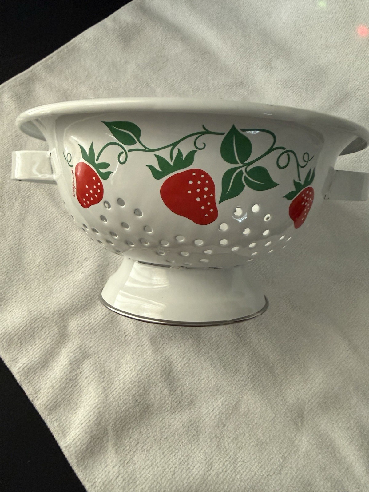 Vtg Strawberry 1983 8” Teleflora White Enamel Colander Strainer Cottage-core Vtg Strawberry 1983 8” Teleflora White Enamel Colander Strainer Cottage-core
