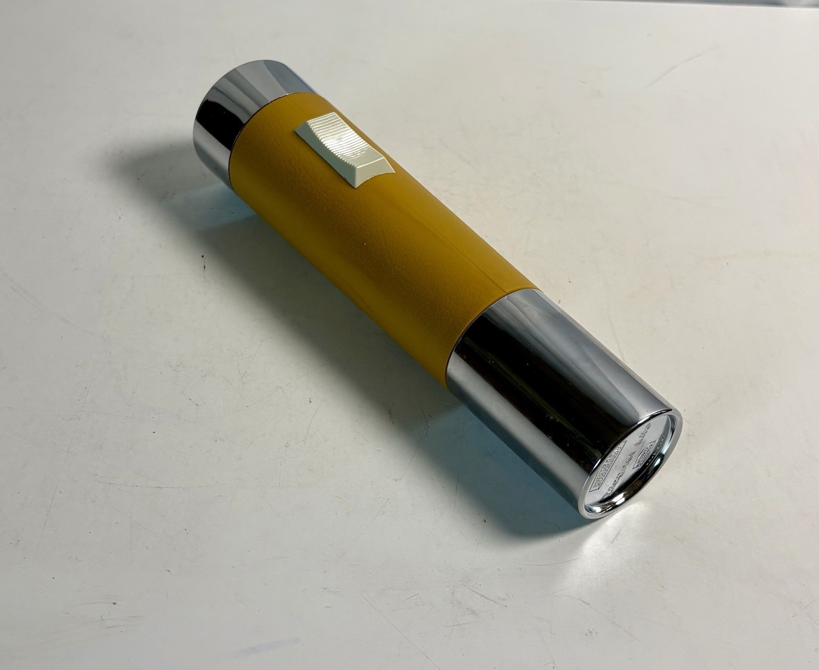 VINTAGE NOS Eveready Pop Out Magnet Lite Flashlight 4MF NOS