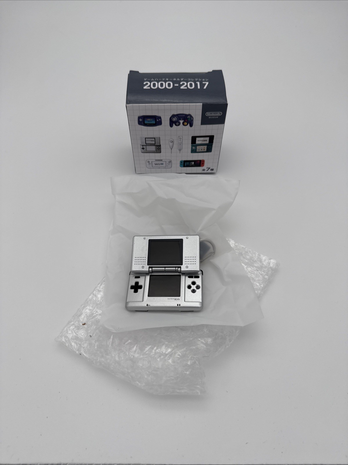Nintendo Museum Kyoto Exclusive: Keychain: 2004 DS (AAA) Nintendo Museum Kyoto Exclusive: Keychain: 2004 DS (AAA)