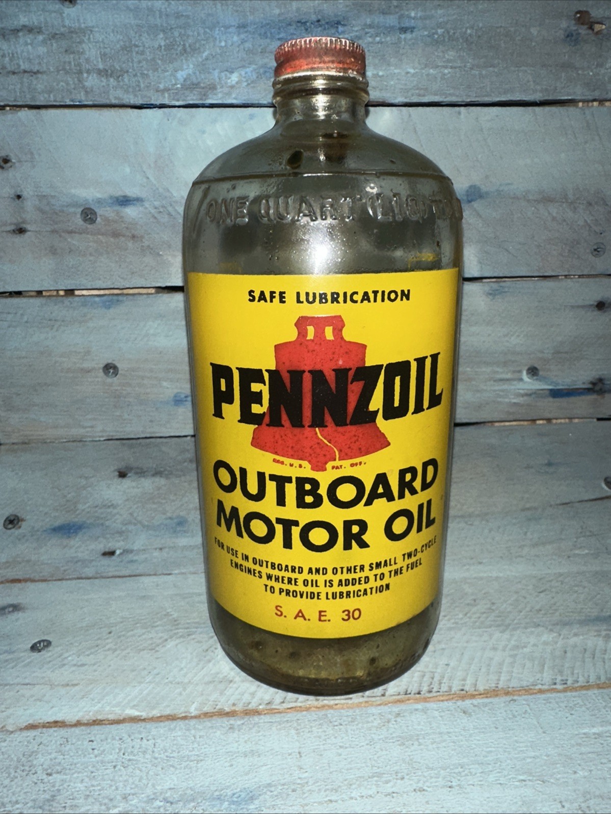Beautiful Old PENNZOIL Outboard Motor Oil Glass Quart Bottle 1 Quart Empty. Beautiful Old PENNZOIL Outboard Motor Oil Glass Quart Bottle 1 Quart Empty.