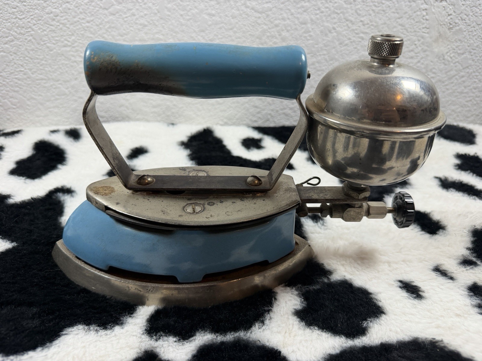 Coleman Model 4-E Instant Lite Gas Vintage Iron Blue Silver Metal Coleman Model 4-E Instant Lite Gas Vintage Iron Blue Silver Metal