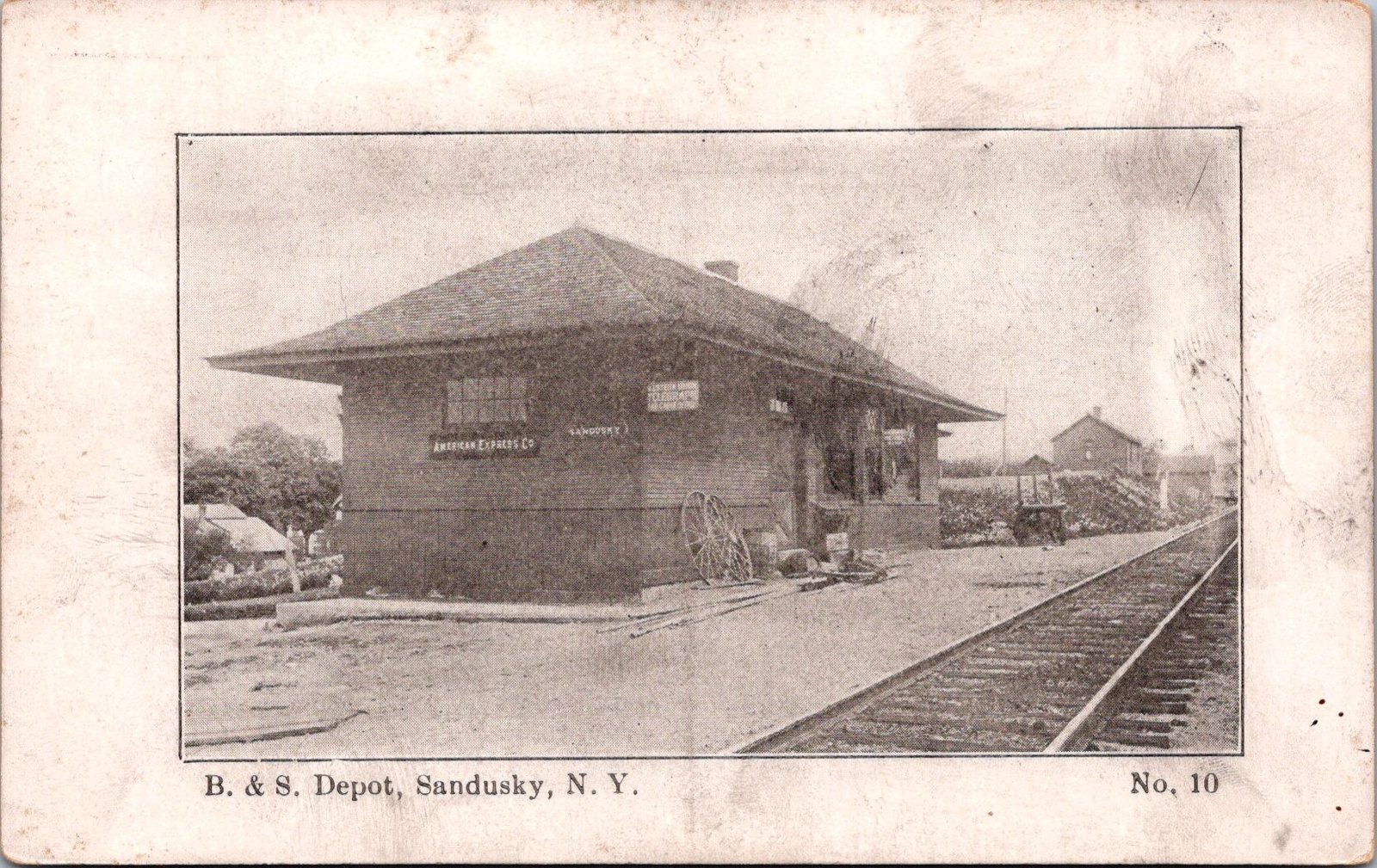 K13/ Sandusky New York Postcard c1910 B&S Railroad Depot 435