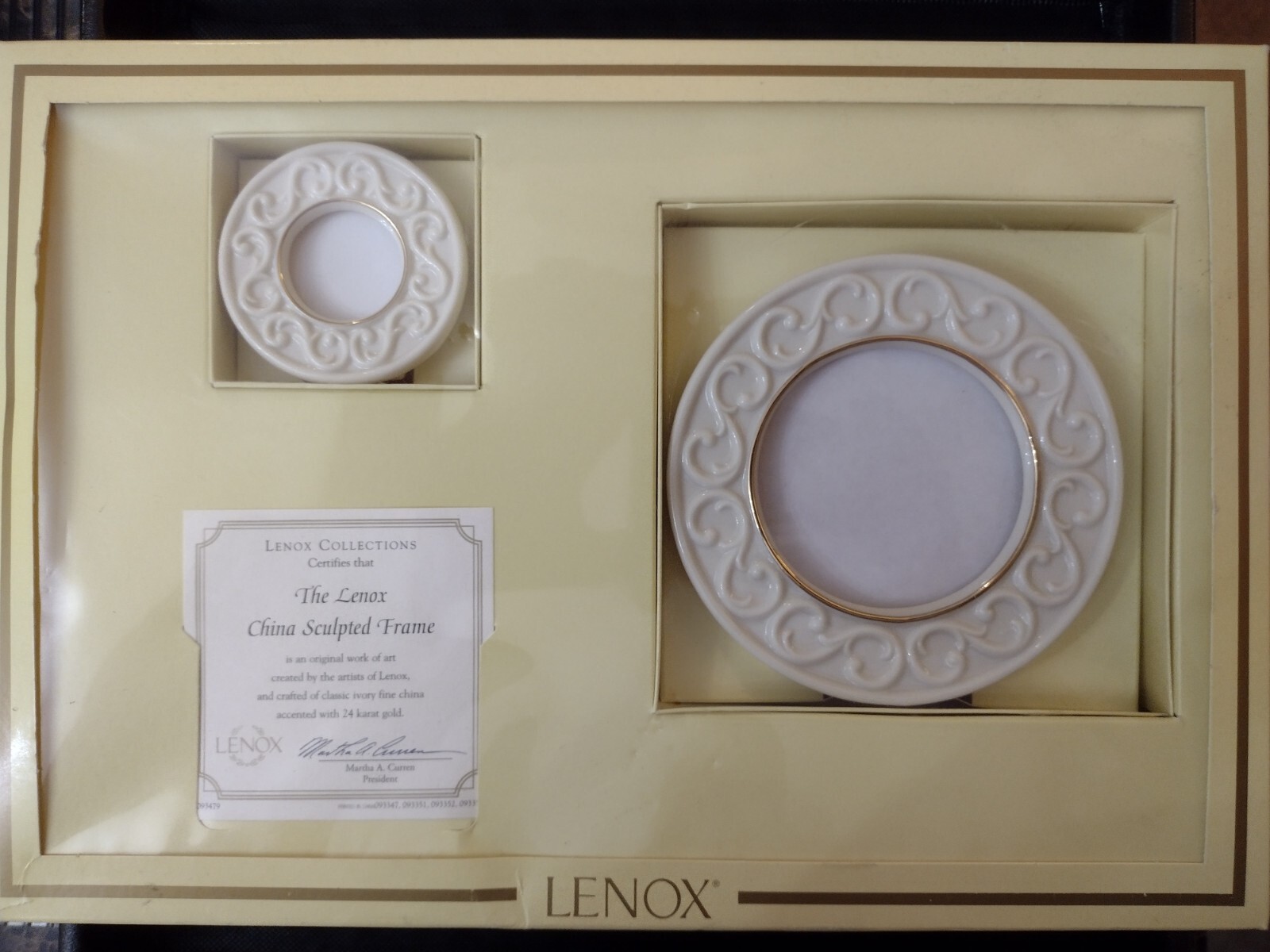 The Lenox China Sculpted Frame 2pc NEW IN BOX