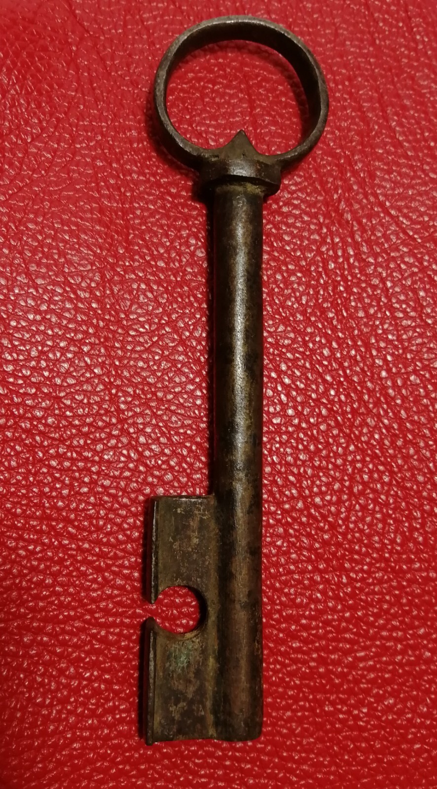 ANTIQUE 15TH-16TH CENTURY WROUGHT COLLECTIBLE HUGE IRON DOOR LOCK KEY **17cm** ANTIQUE 15TH-16TH CENTURY WROUGHT COLLECTIBLE HUGE IRON DOOR LOCK KEY **17cm**
