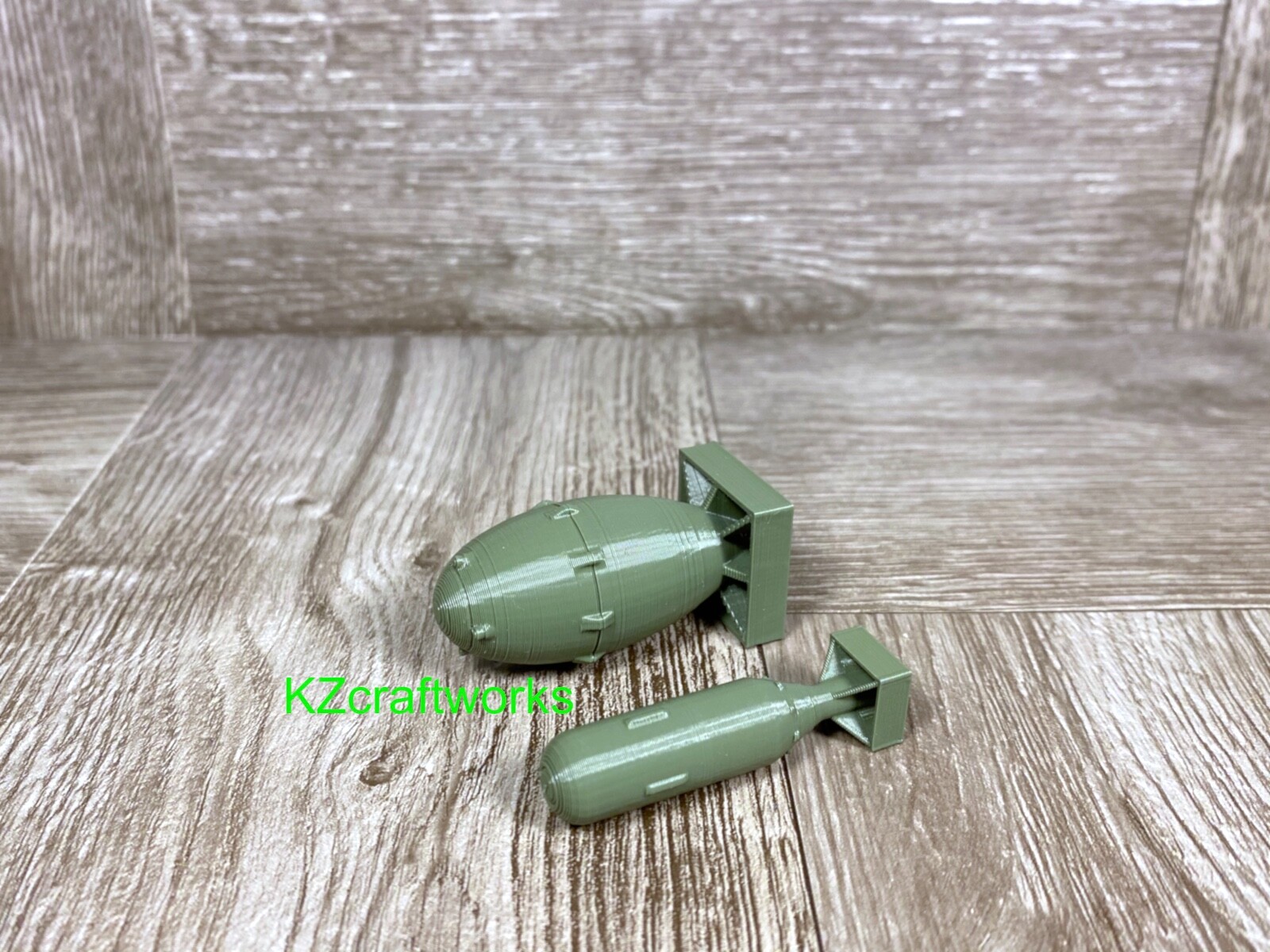 B-STOCK --- 1/72 Fat Man & Little Boy Atom Bomb Models - WW2 US Military 1945 B-STOCK --- 1/72 Fat Man & Little Boy Atom Bomb Models - WW2 US Military 1945