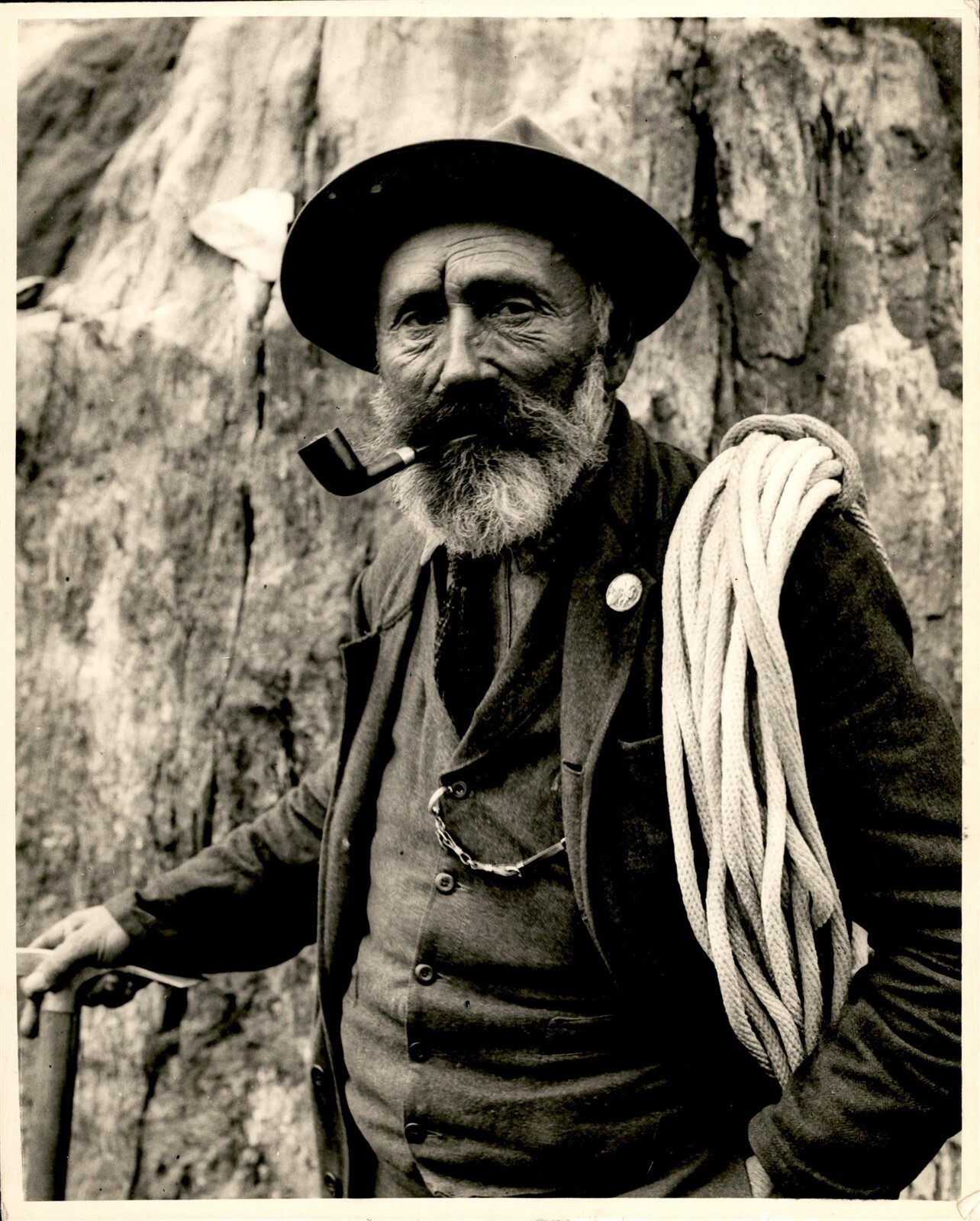 GA226 Approx 1920s Original Underwood Photo GERMAN GUIDE SMOKING TOBACCO PIPE GA226 Approx 1920s Original Underwood Photo GERMAN GUIDE SMOKING TOBACCO PIPE