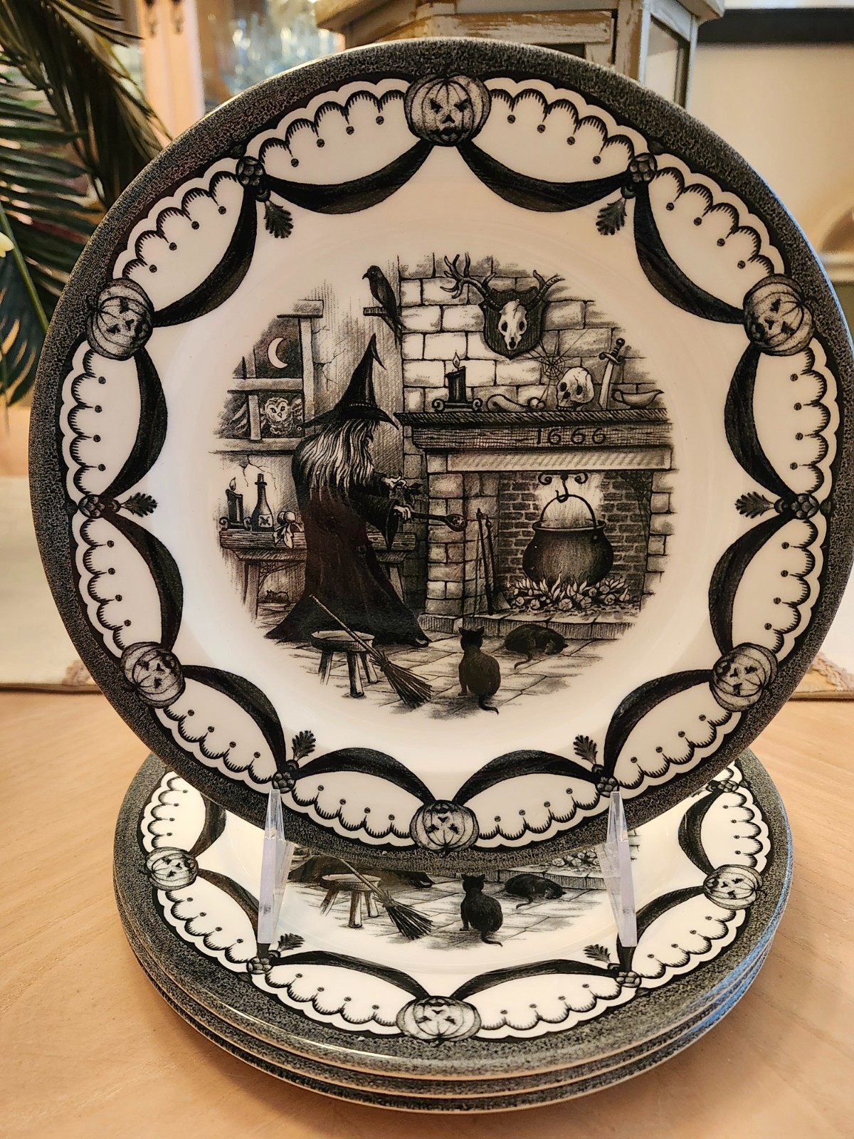 ROYAL STAFFORD WITCH CAULDRON HALLOWEEN SIDE PLATES SET OF 4 ROYAL STAFFORD WITCH CAULDRON HALLOWEEN SIDE PLATES SET OF 4