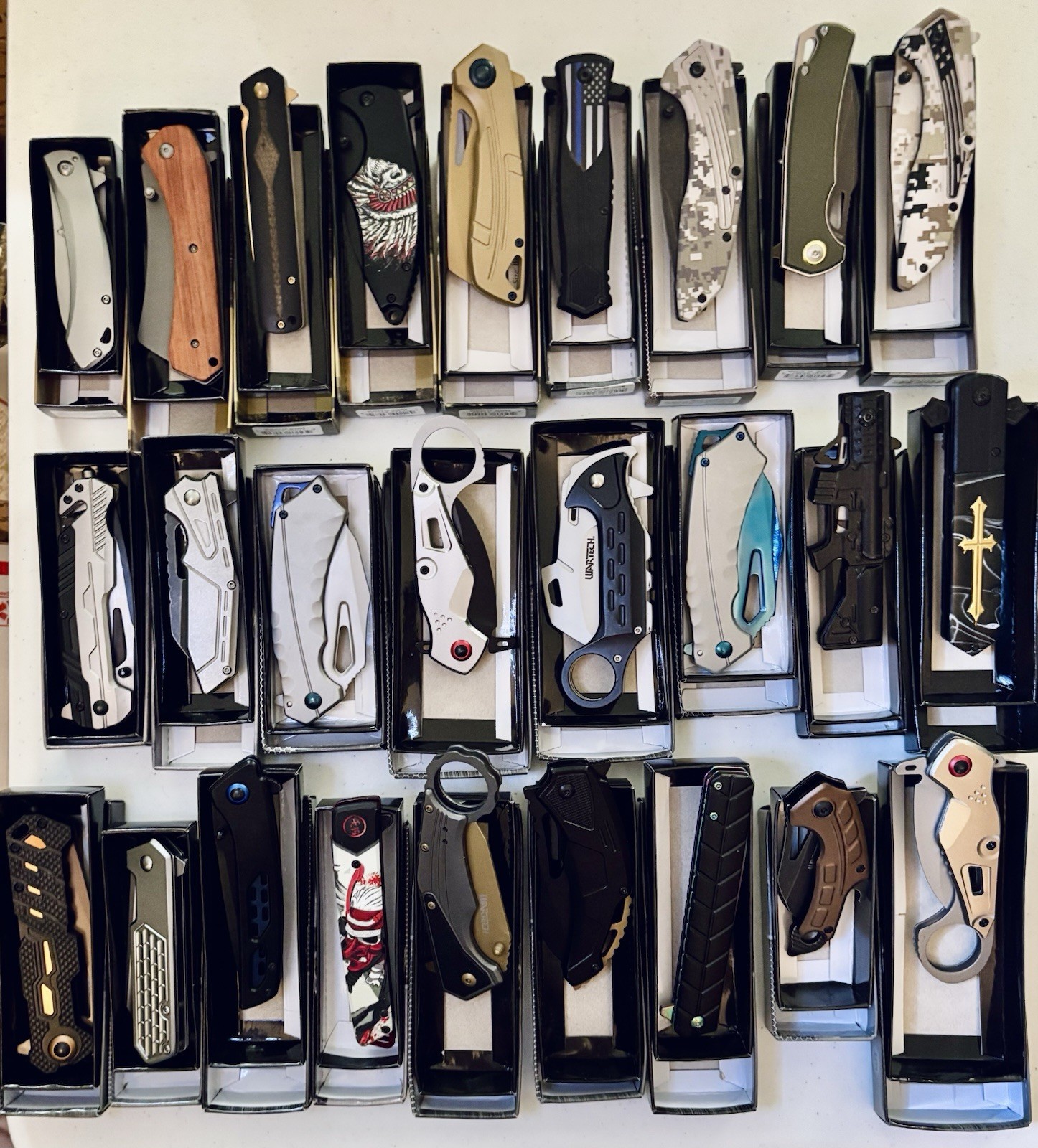 26pc Wartech, Buckshot, Mil-Spec, Folding Pocket Knife Lot 26pc Wartech, Buckshot, Mil-Spec, Folding Pocket Knife Lot