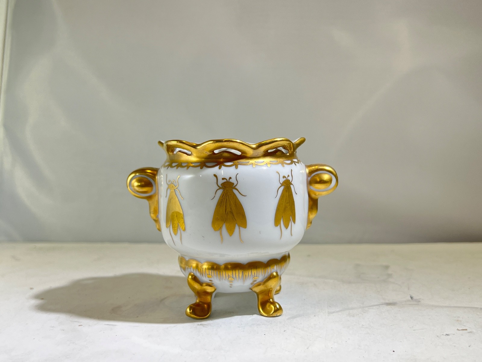 Hand Painted Porcelain Vase Fly Gold Double Handle Decorative